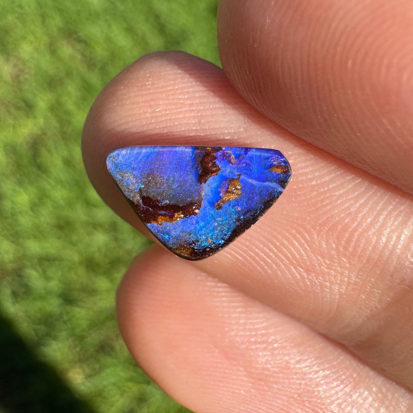 1.53 Ct small boulder opal