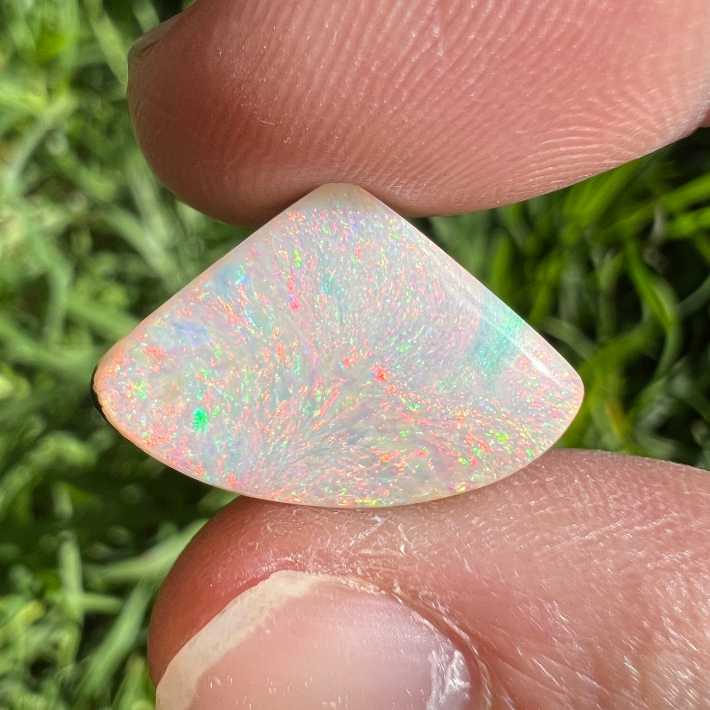 7.30 Ct pastel rainbow boulder opal