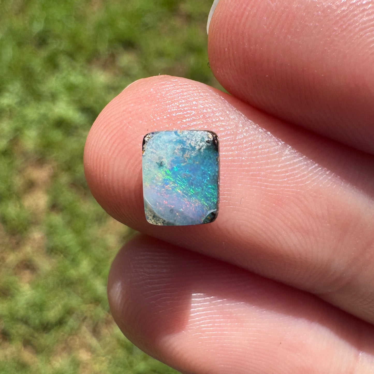 0.95 Ct extra small boulder opal