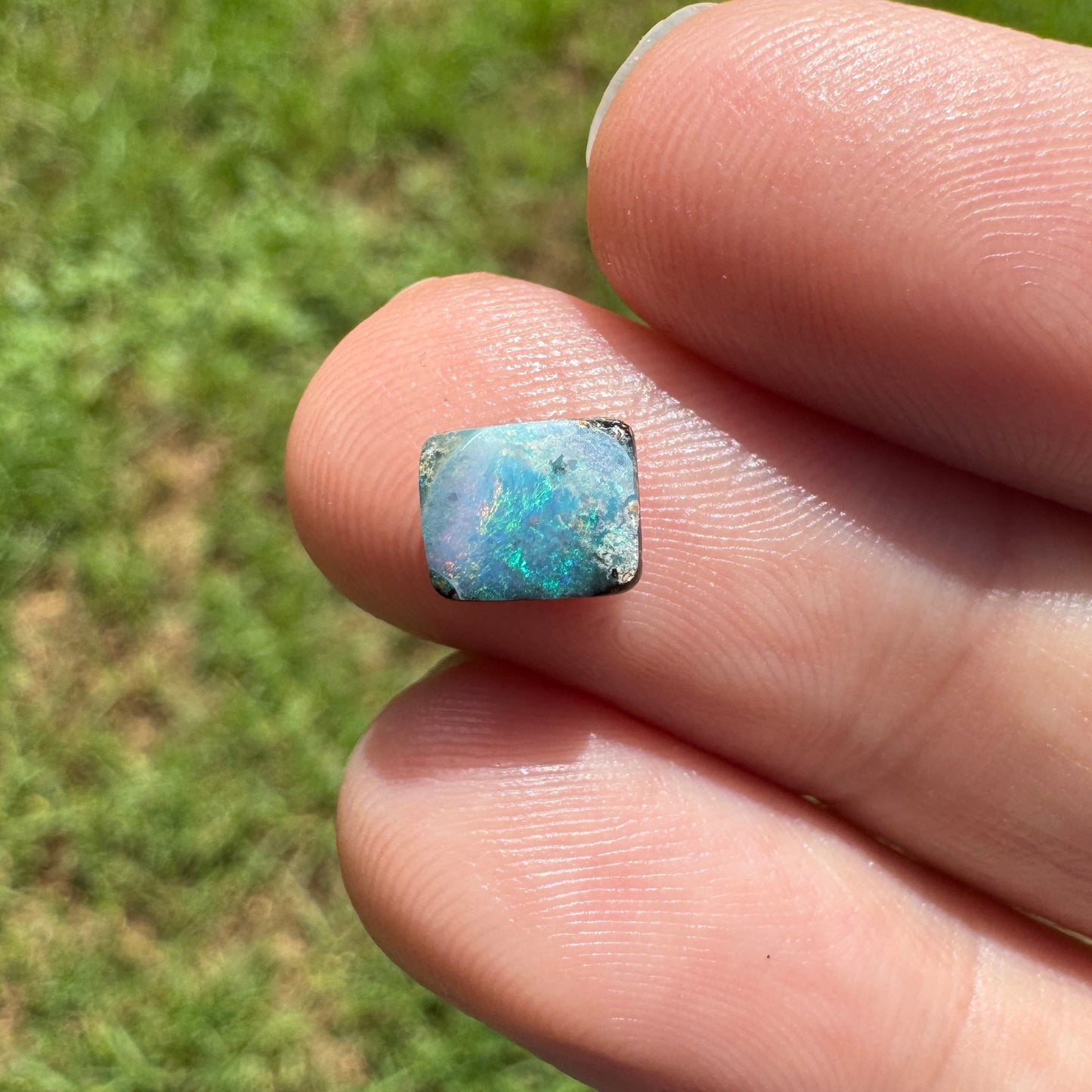 0.95 Ct extra small boulder opal