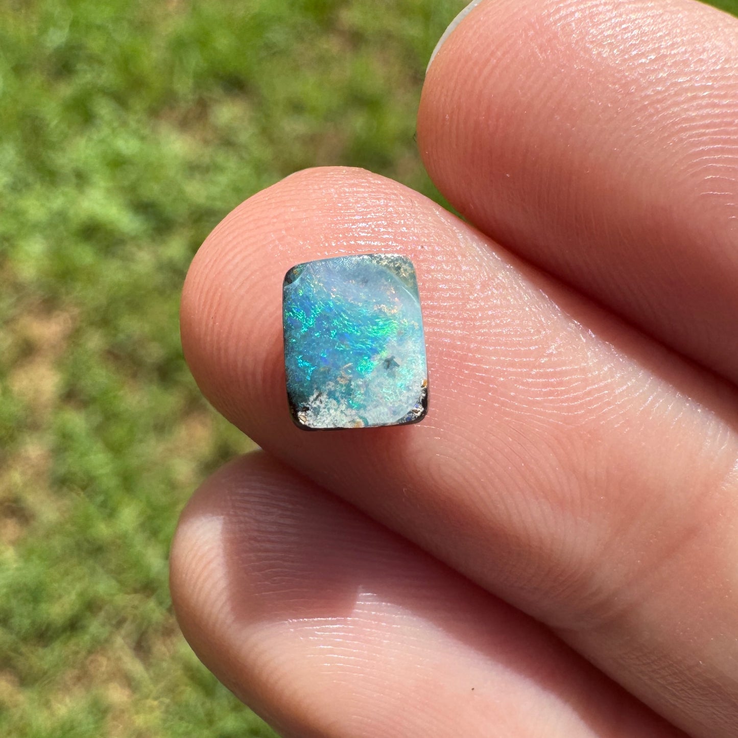 0.95 Ct extra small boulder opal
