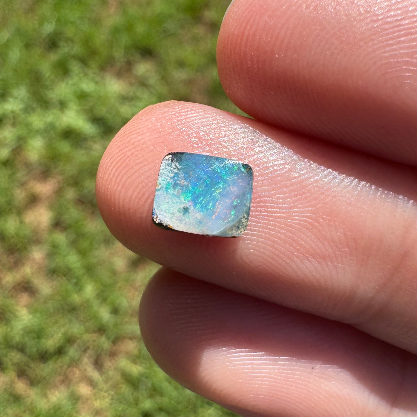 0.95 Ct extra small boulder opal