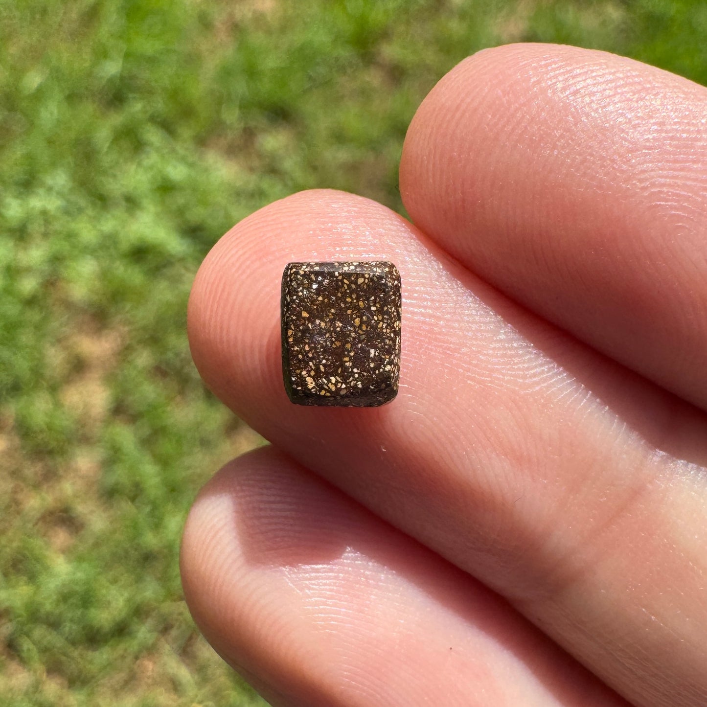 0.95 Ct extra small boulder opal