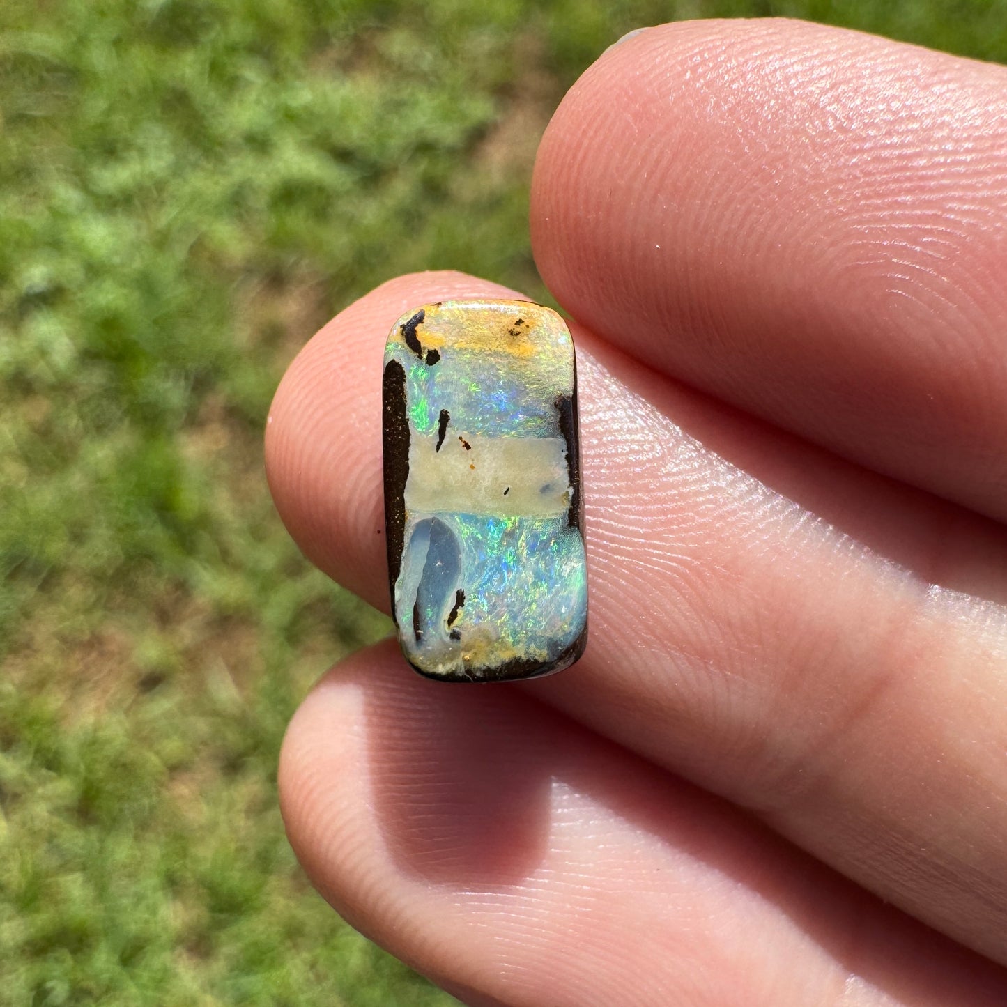 2.70 Ct small boulder opal