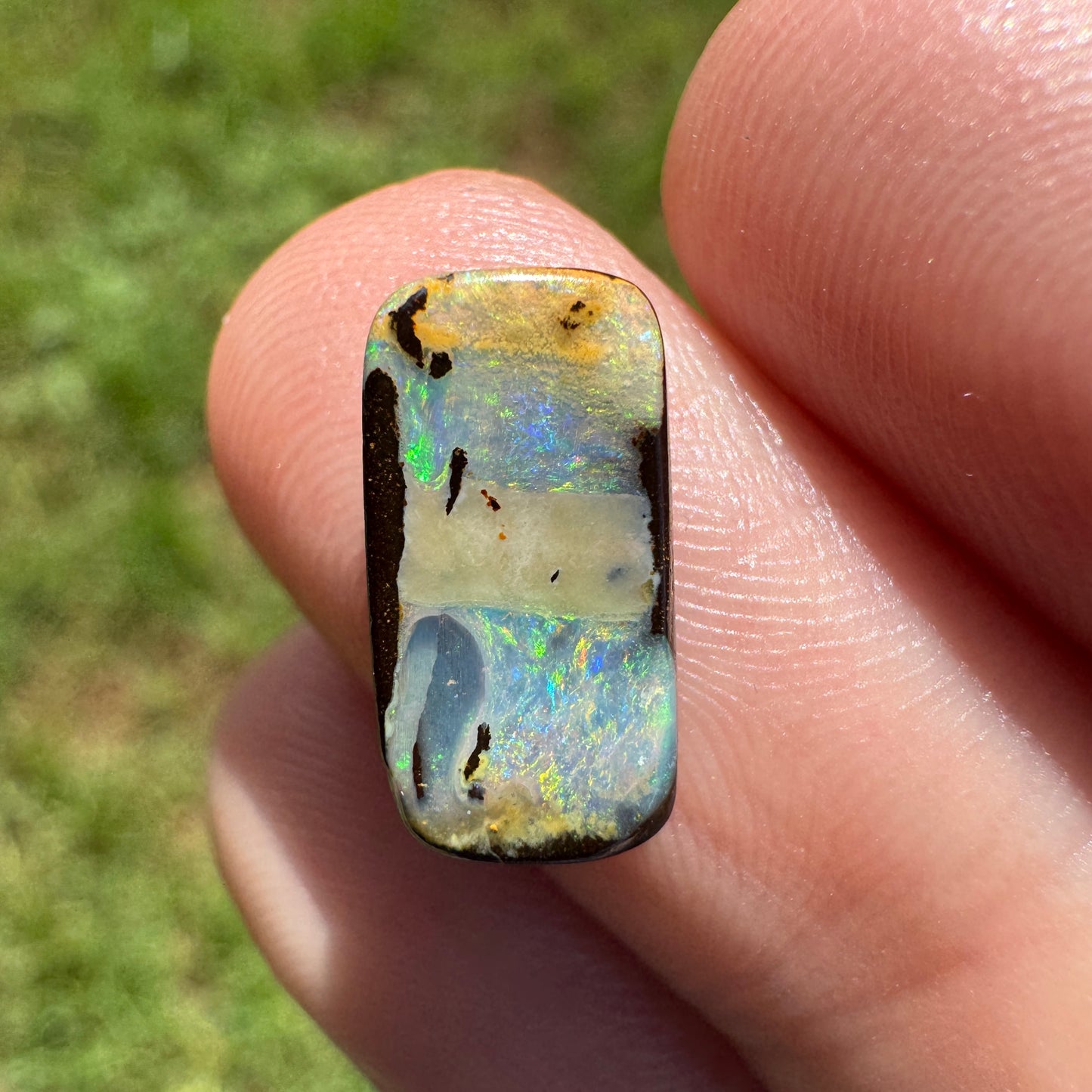 2.70 Ct small boulder opal