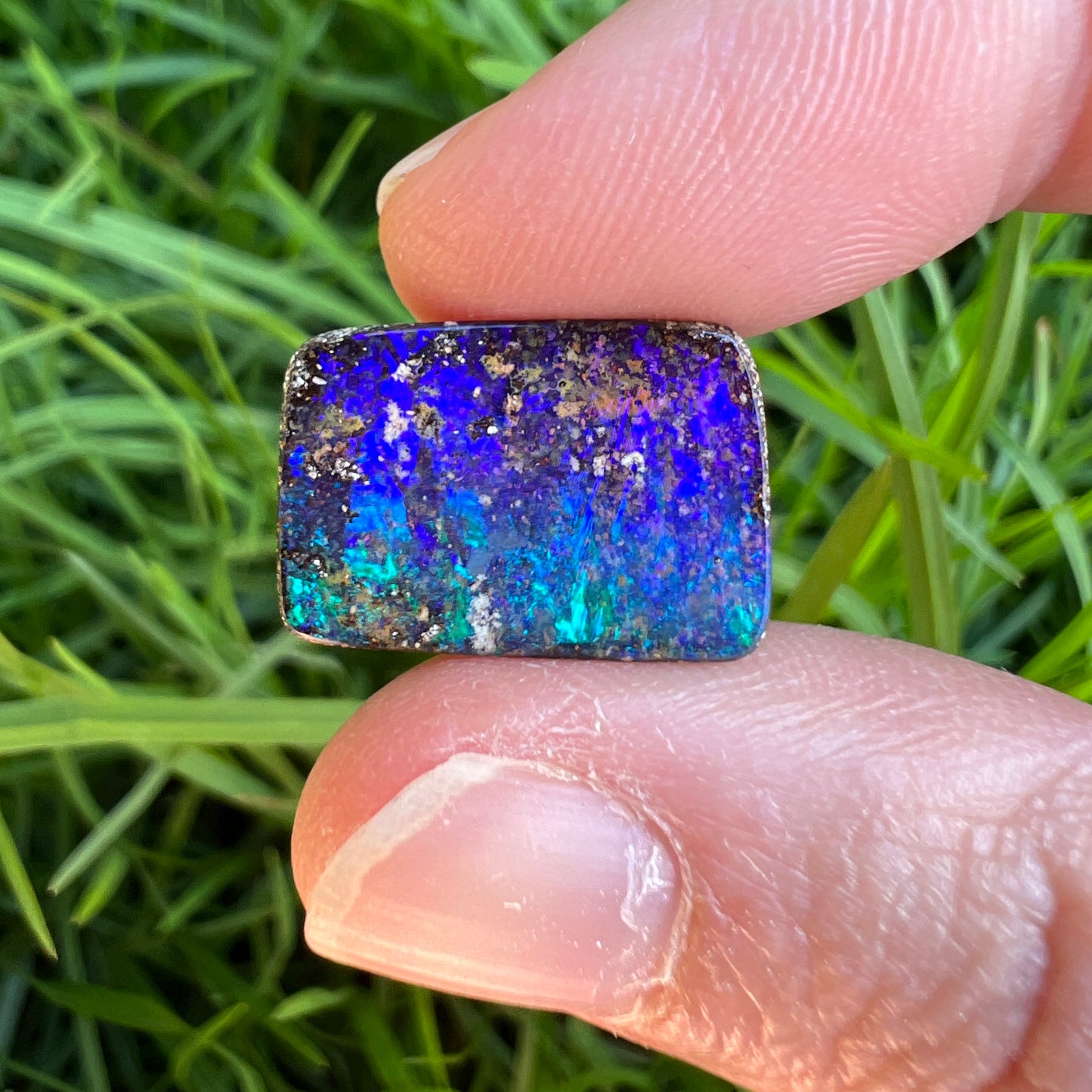 7.54 Ct purple and green boulder opal