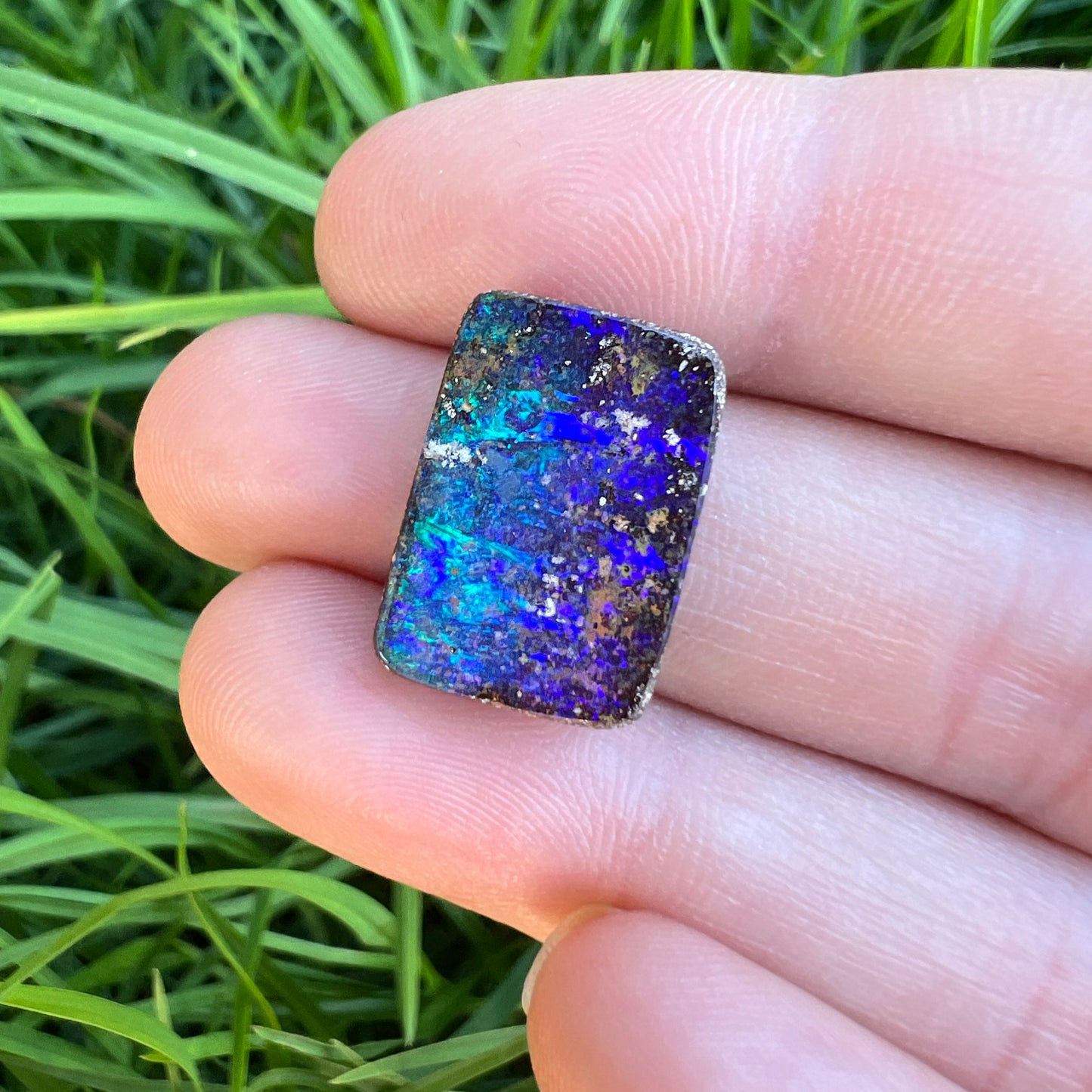 7.54 Ct purple and green boulder opal