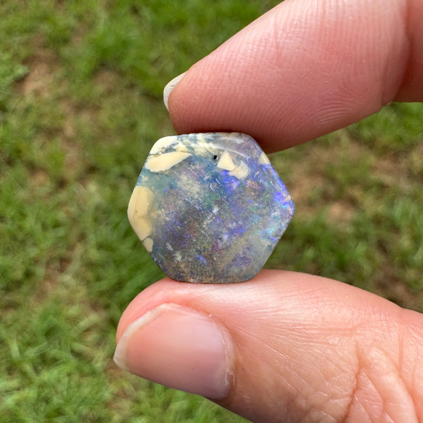 9.04 Ct hexagon boulder opal