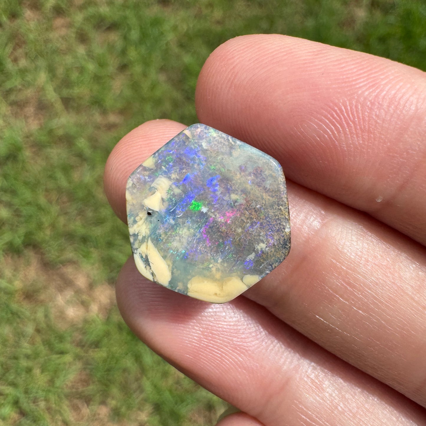 9.04 Ct hexagon boulder opal