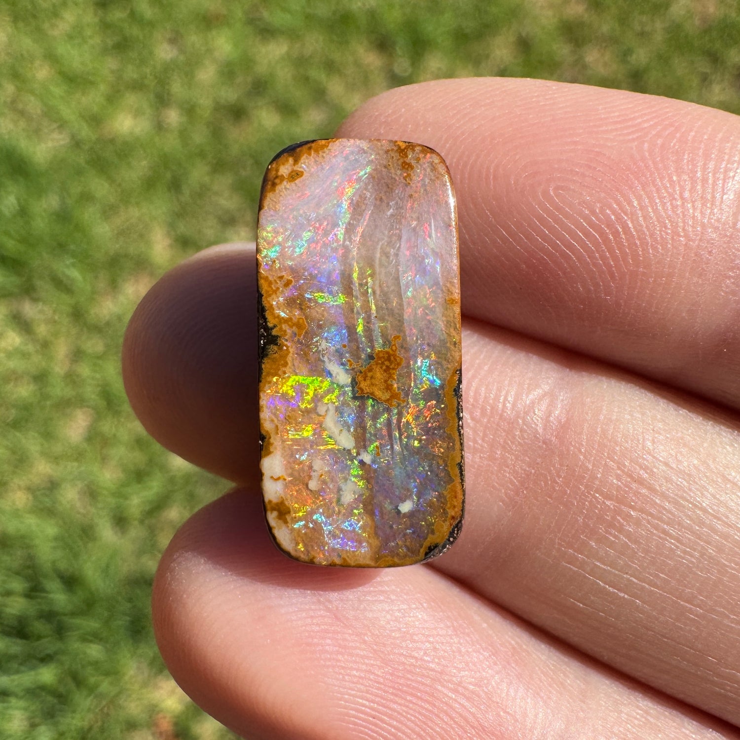 9.62 Ct unusual rainbow boulder opal - Broken River Mining
