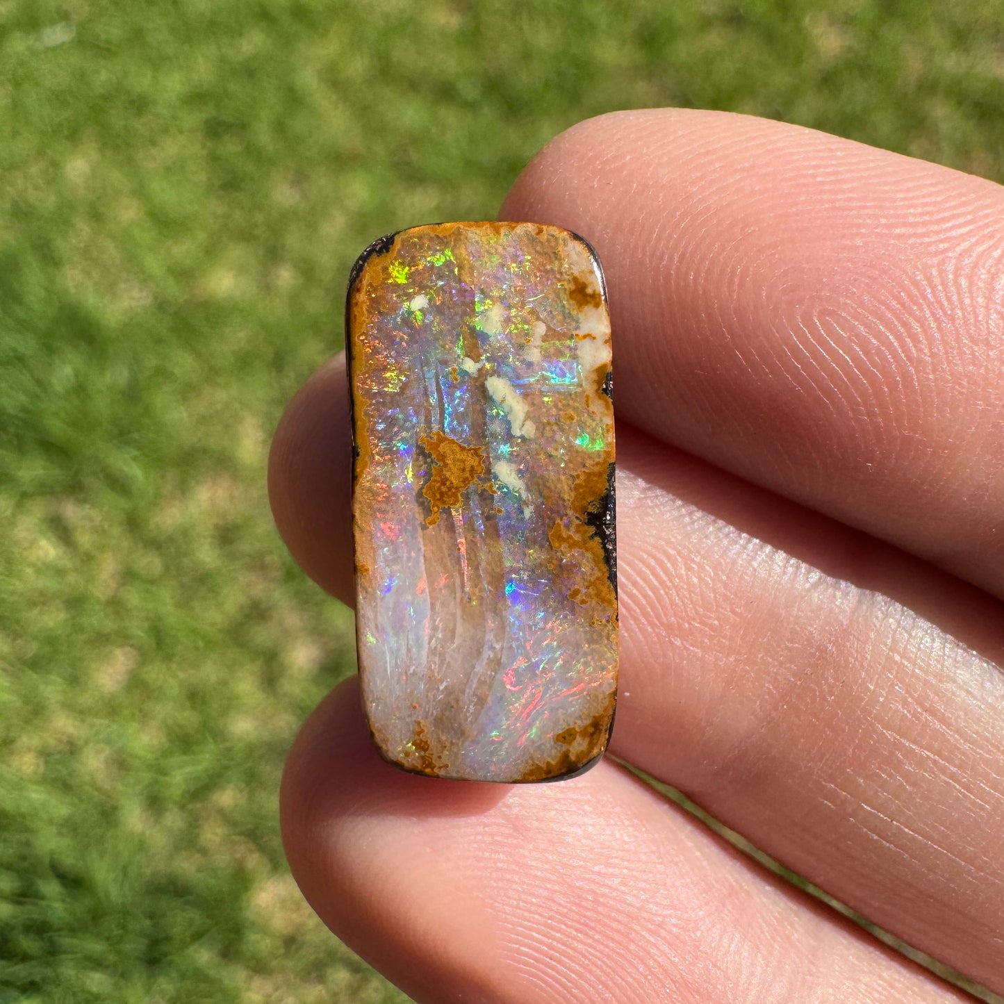 9.62 Ct unusual rainbow boulder opal - Broken River Mining