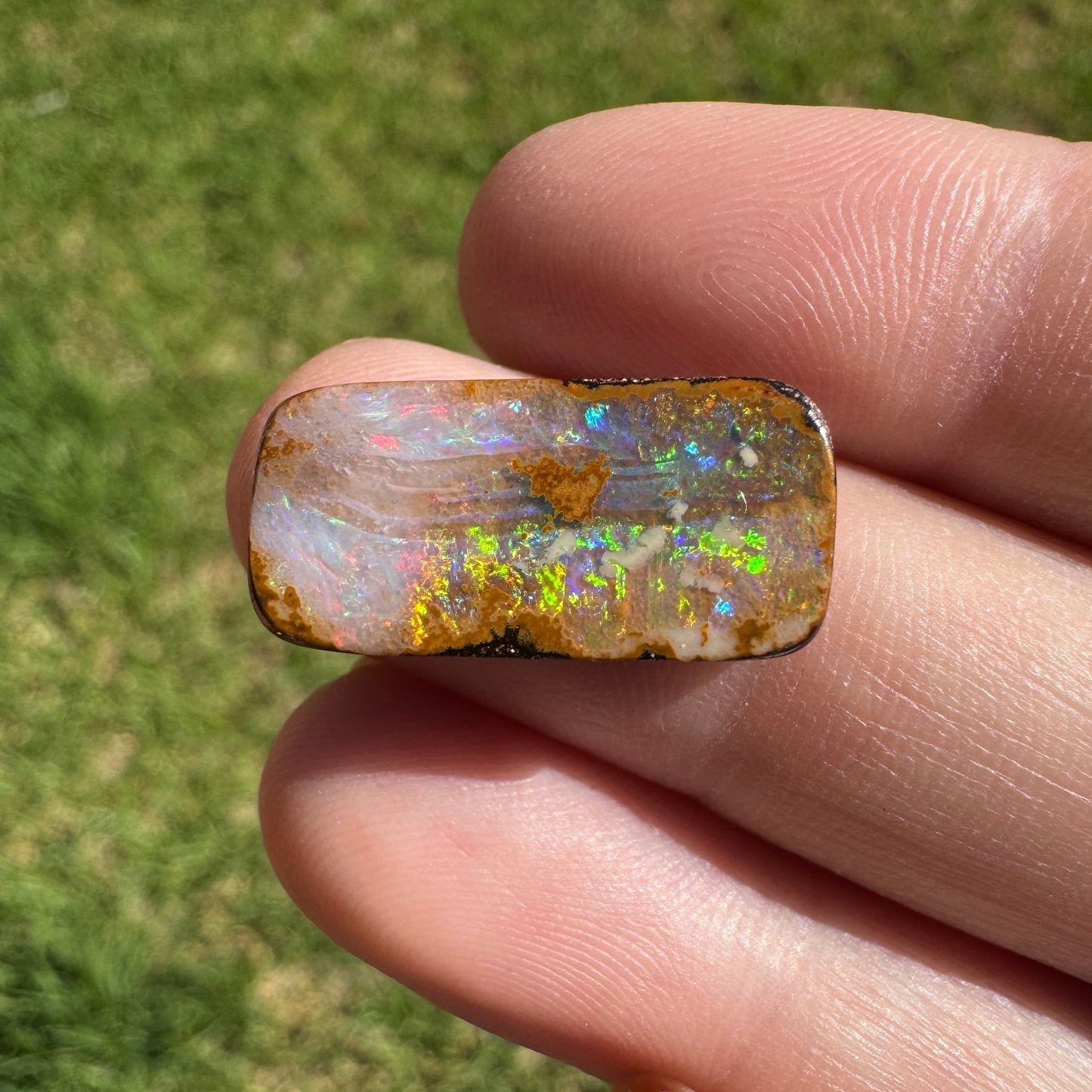 9.62 Ct unusual rainbow boulder opal - Broken River Mining