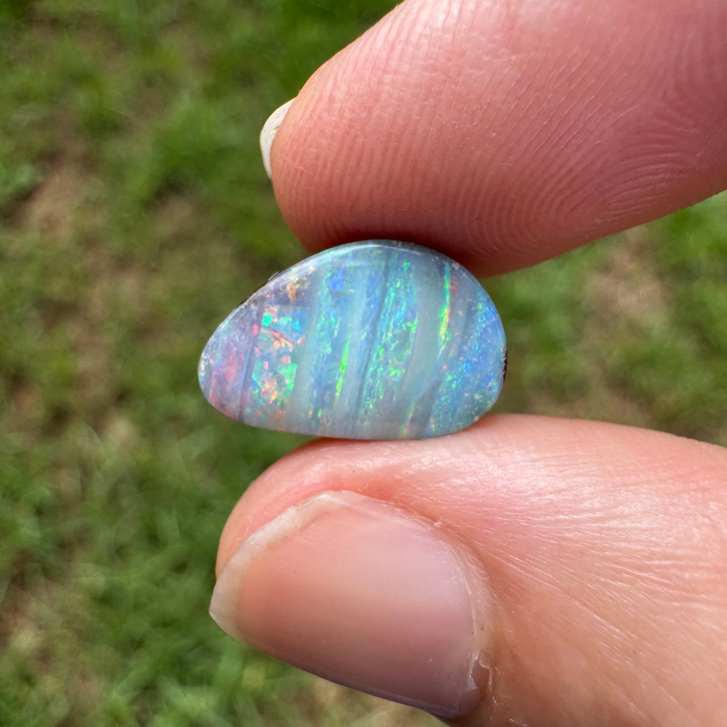 3.77 Ct stripy boulder opal