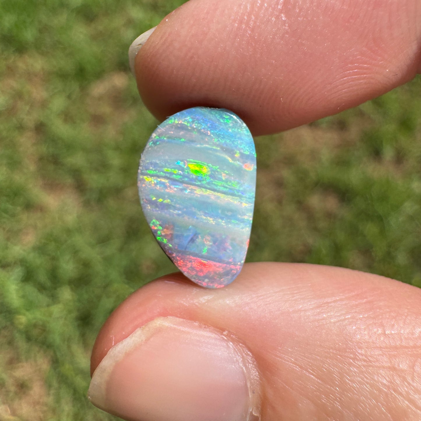 3.77 Ct stripy boulder opal