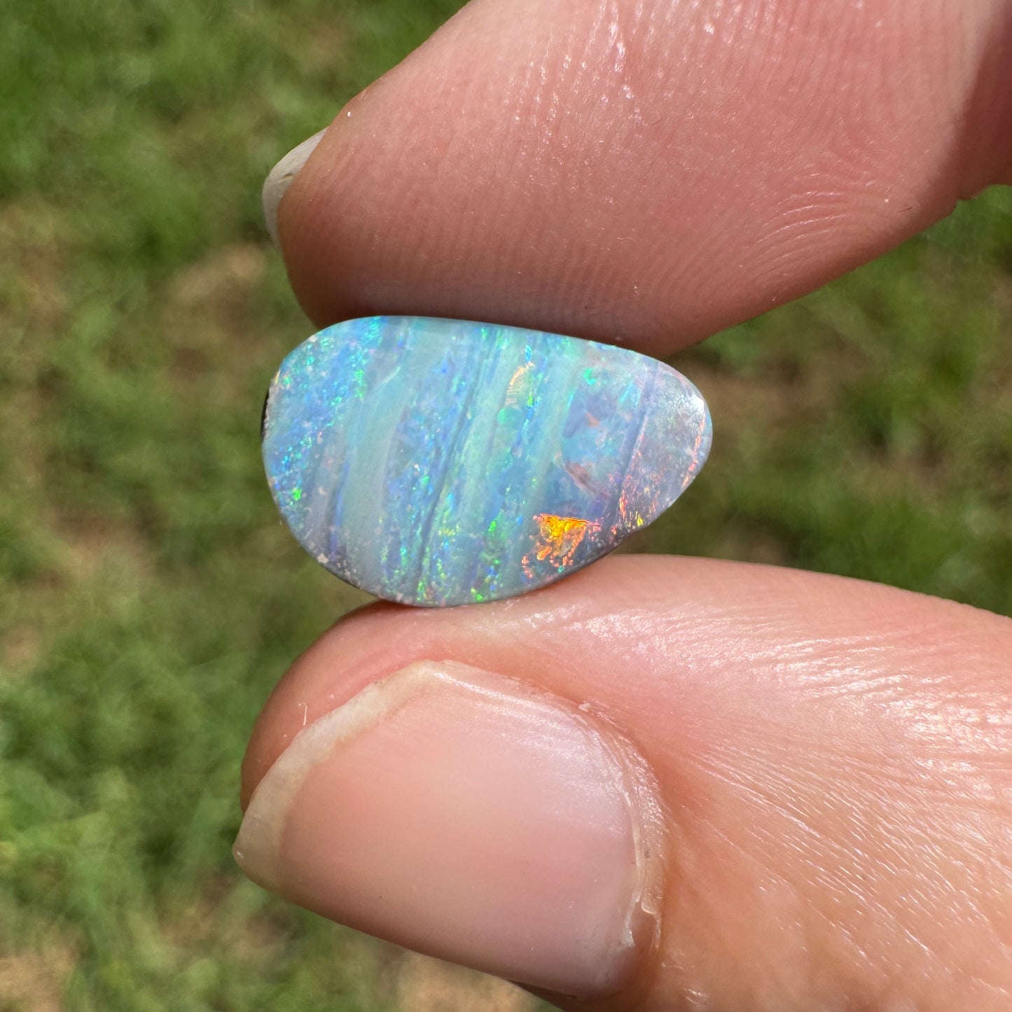 3.77 Ct stripy boulder opal