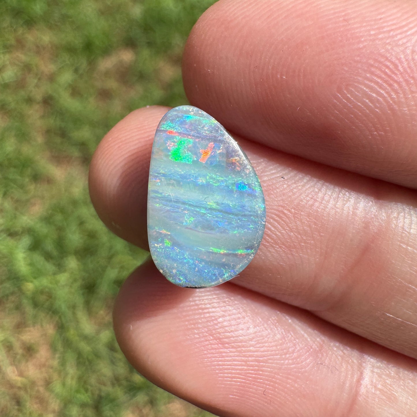 3.77 Ct stripy boulder opal