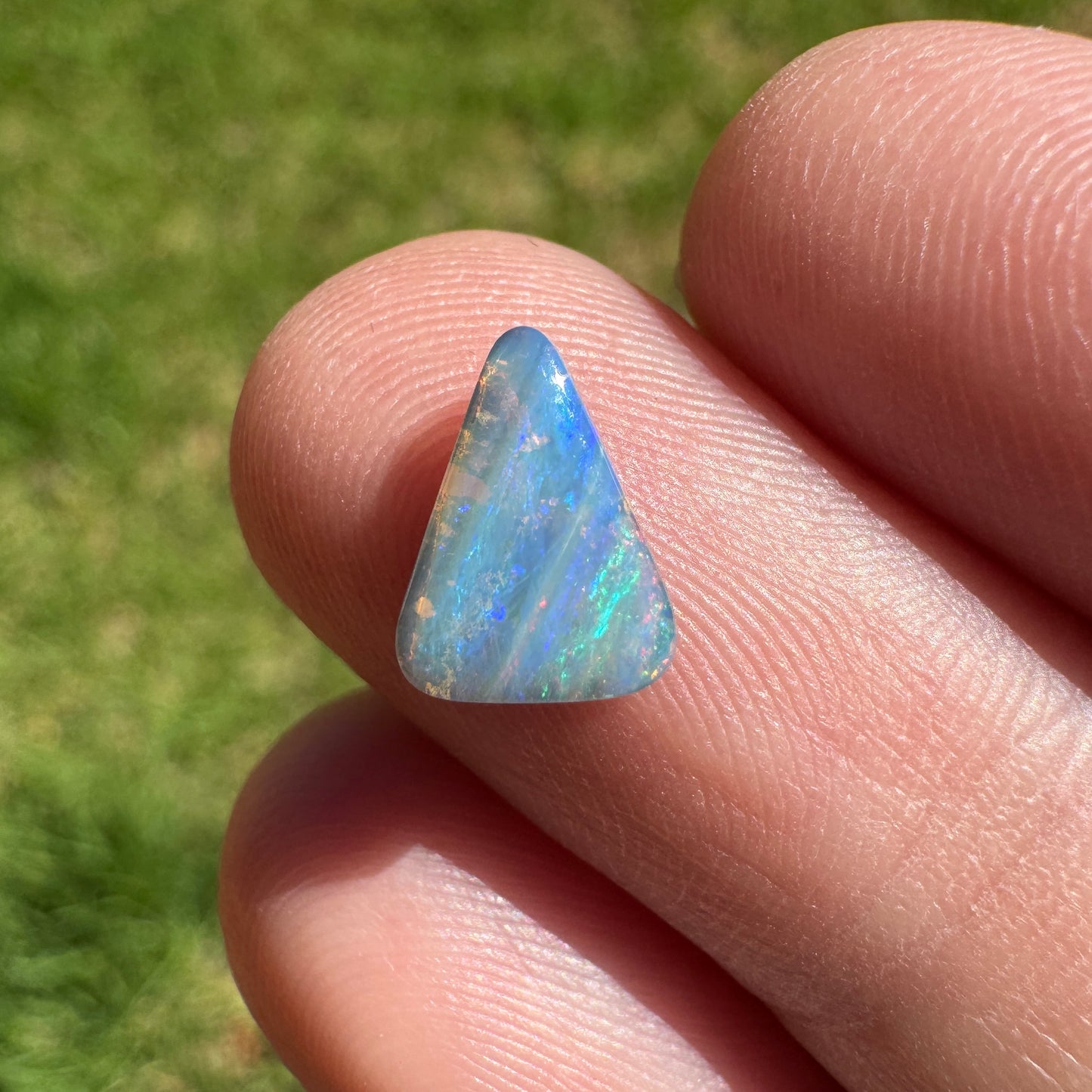 0.84 Ct small boulder opal - Broken River Mining