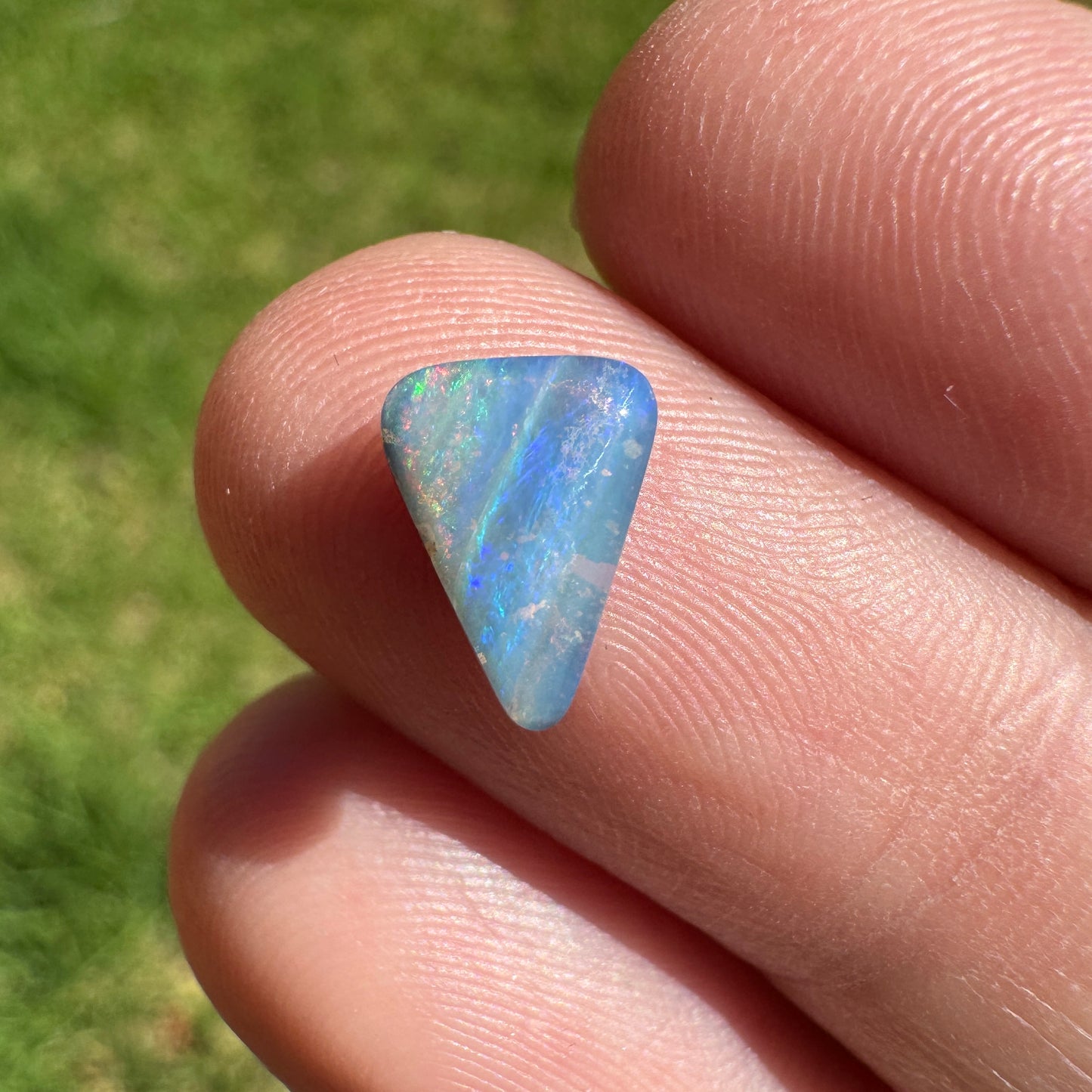 0.84 Ct small boulder opal - Broken River Mining