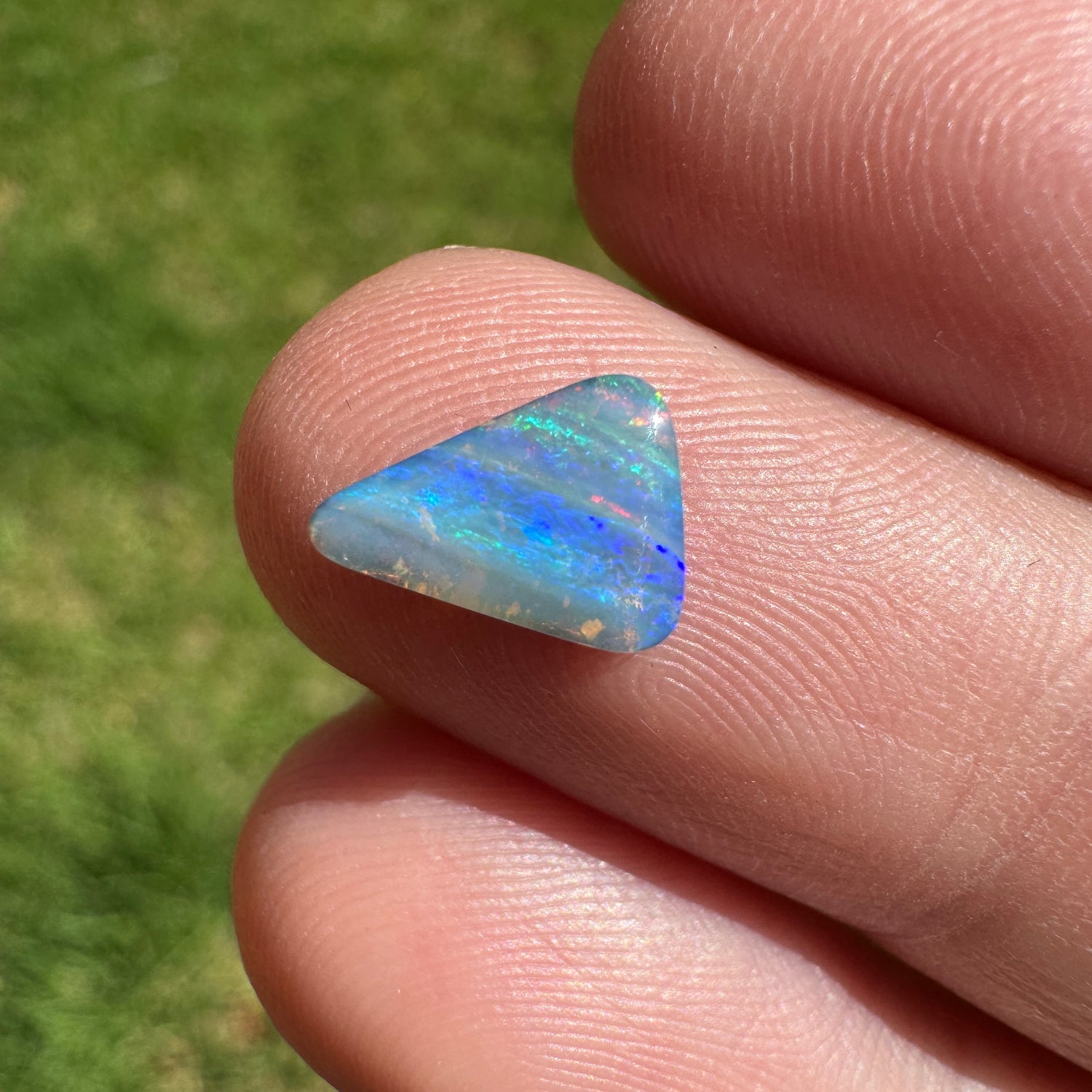 0.84 Ct small boulder opal - Broken River Mining