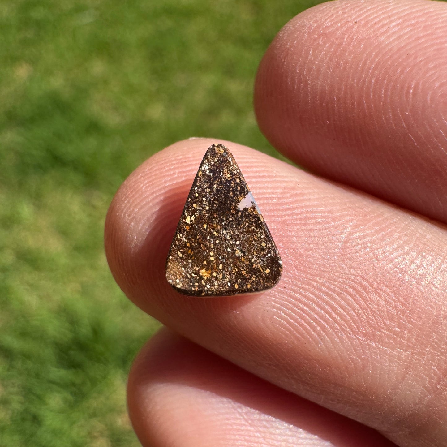 0.84 Ct small boulder opal - Broken River Mining