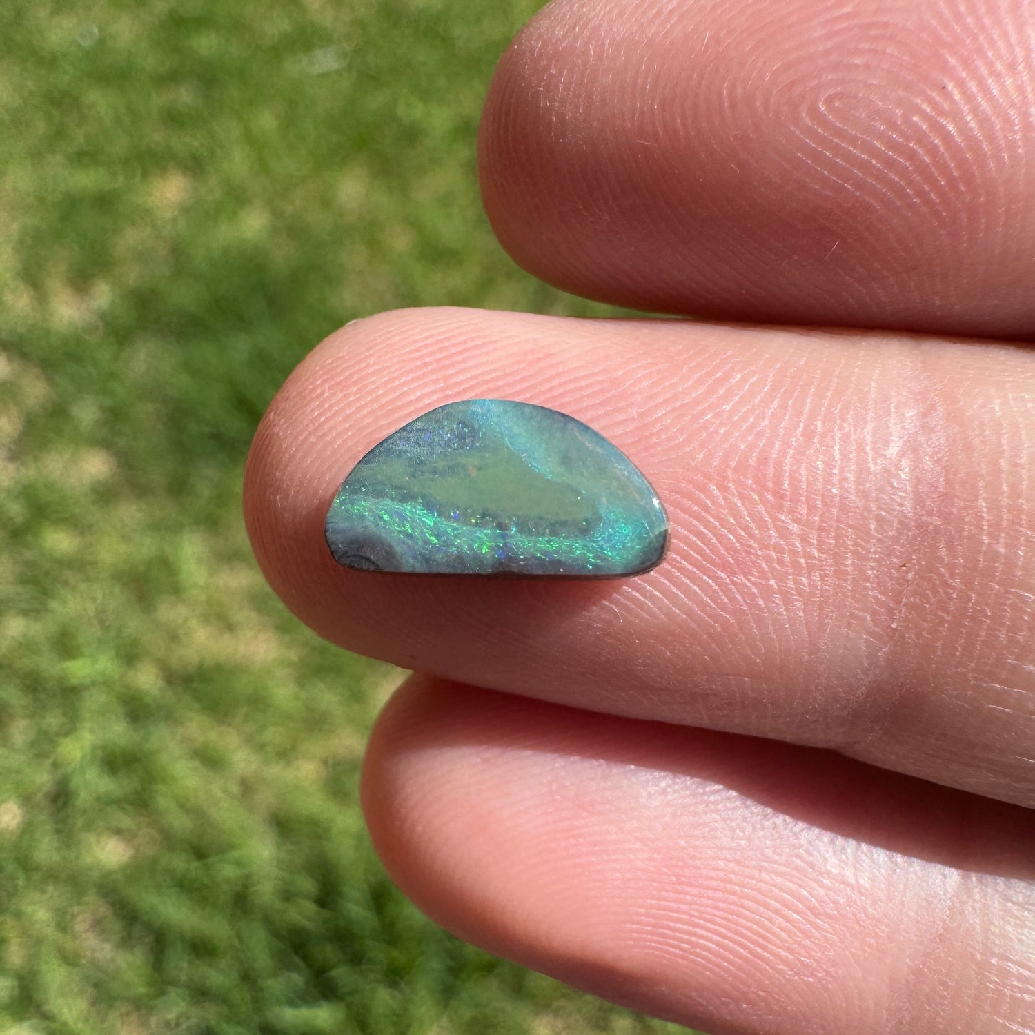 1.77 Ct small boulder opal - Broken River Mining
