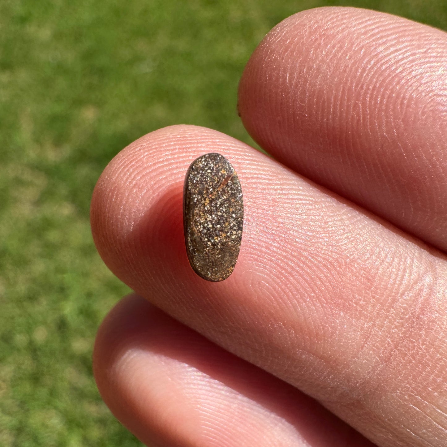 0.63 Ct extra small boulder opal - Broken River Mining