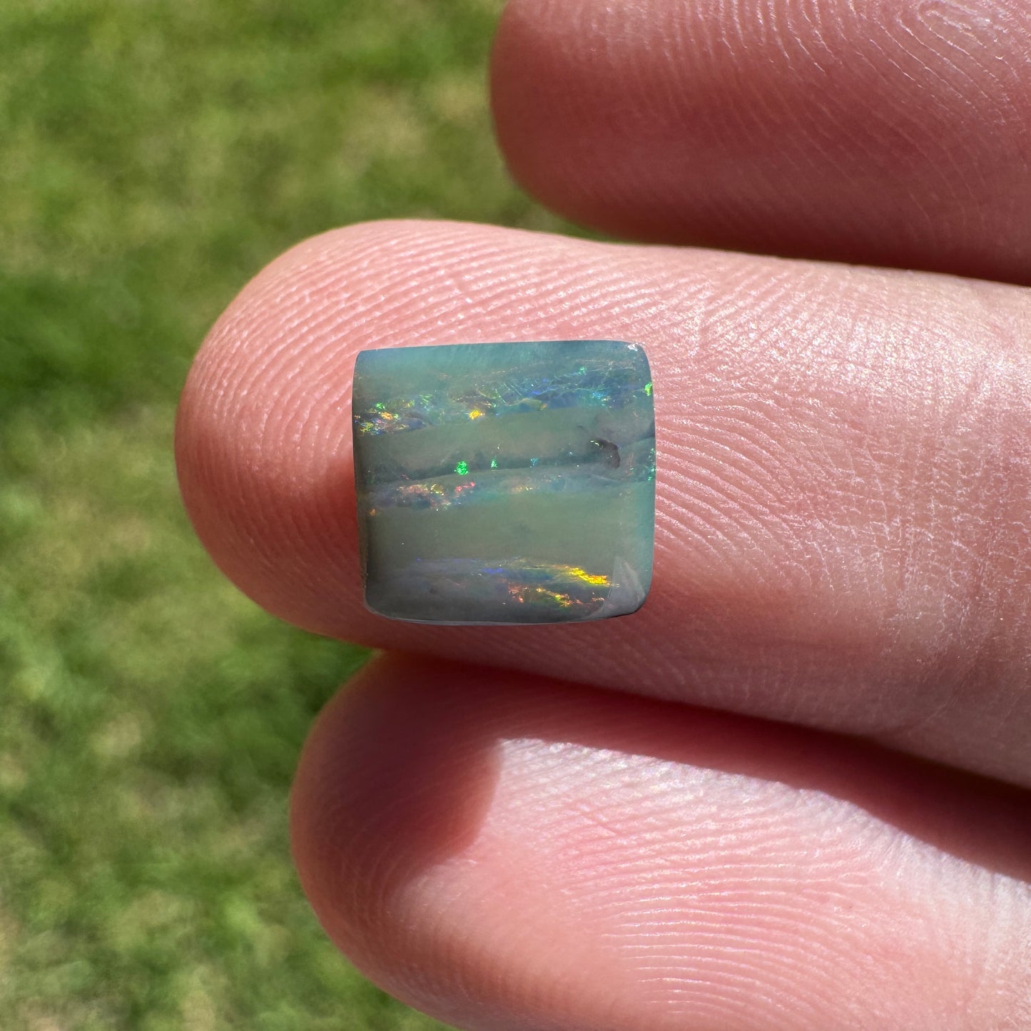 1.66 Ct small boulder opal - Broken River Mining