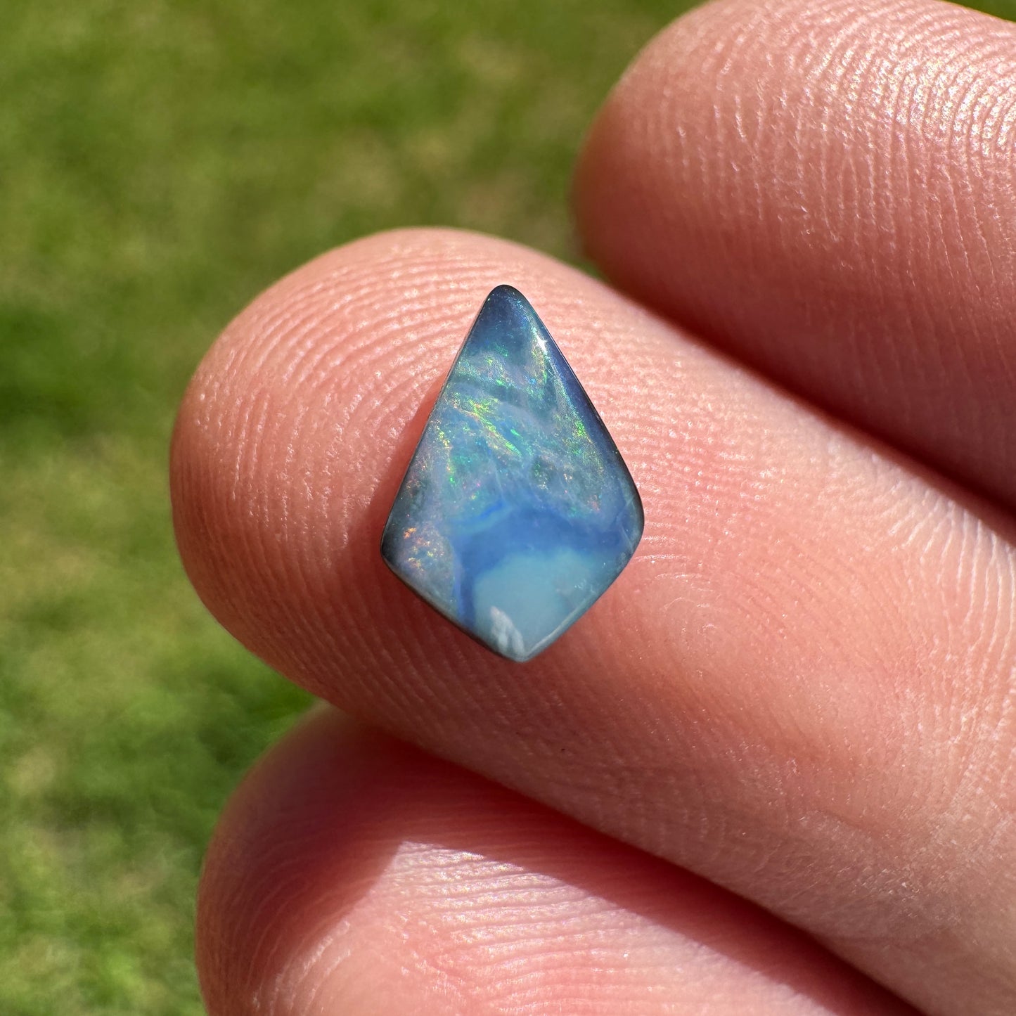 0.84 Ct extra small boulder opal - Broken River Mining