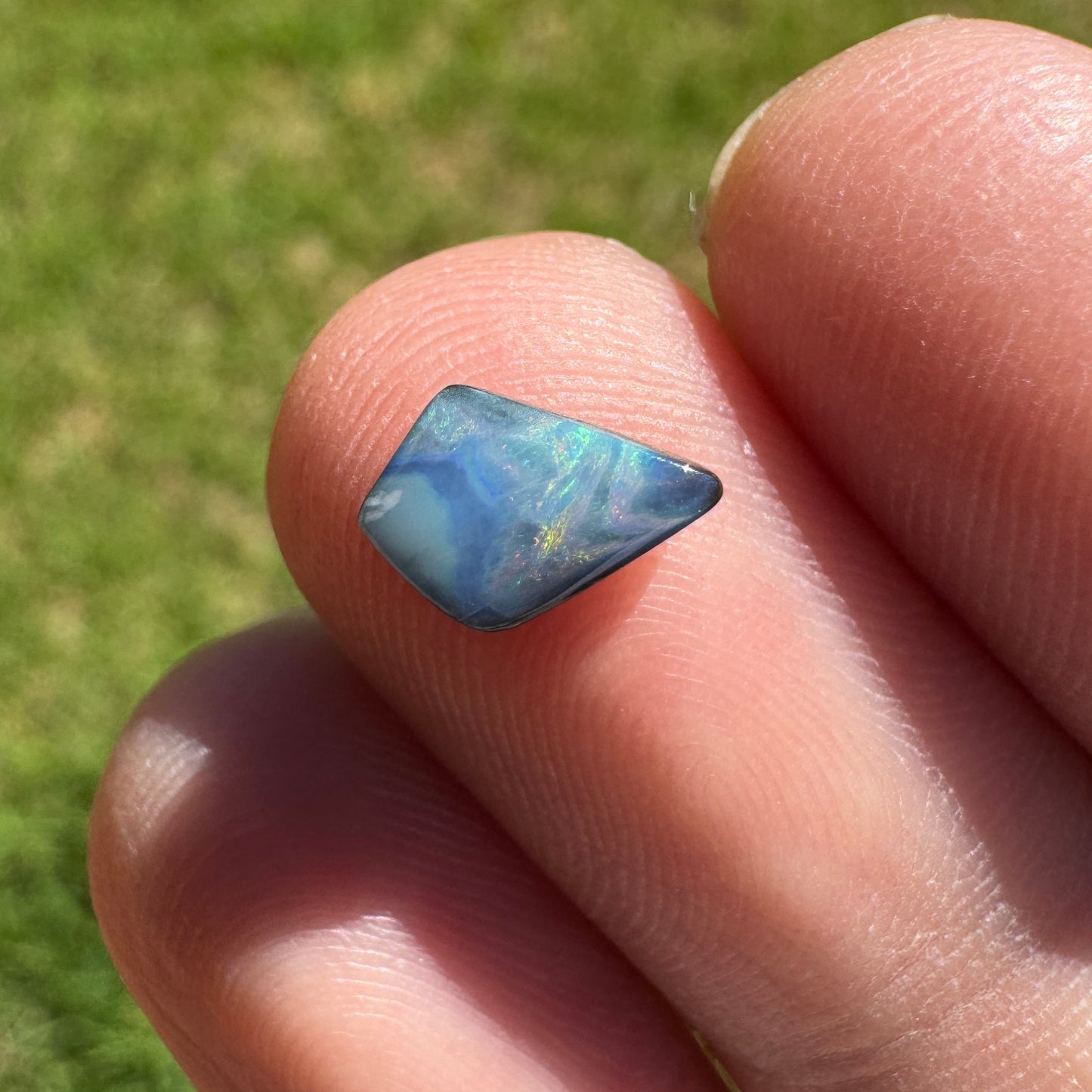 0.84 Ct extra small boulder opal - Broken River Mining