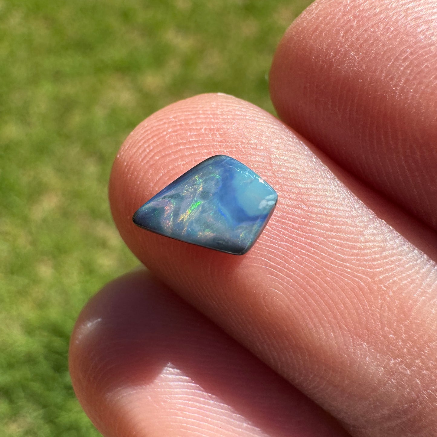 0.84 Ct extra small boulder opal - Broken River Mining