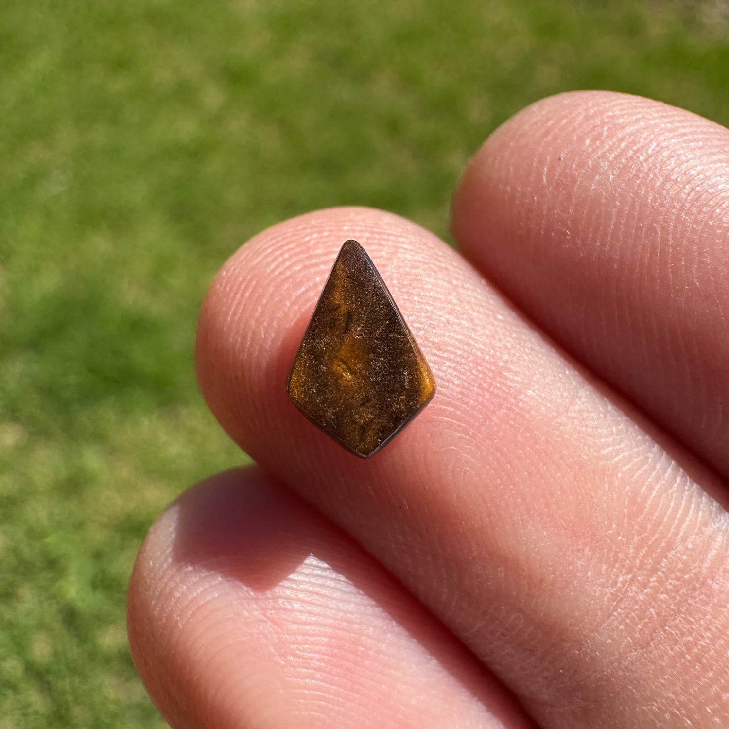 0.84 Ct extra small boulder opal - Broken River Mining