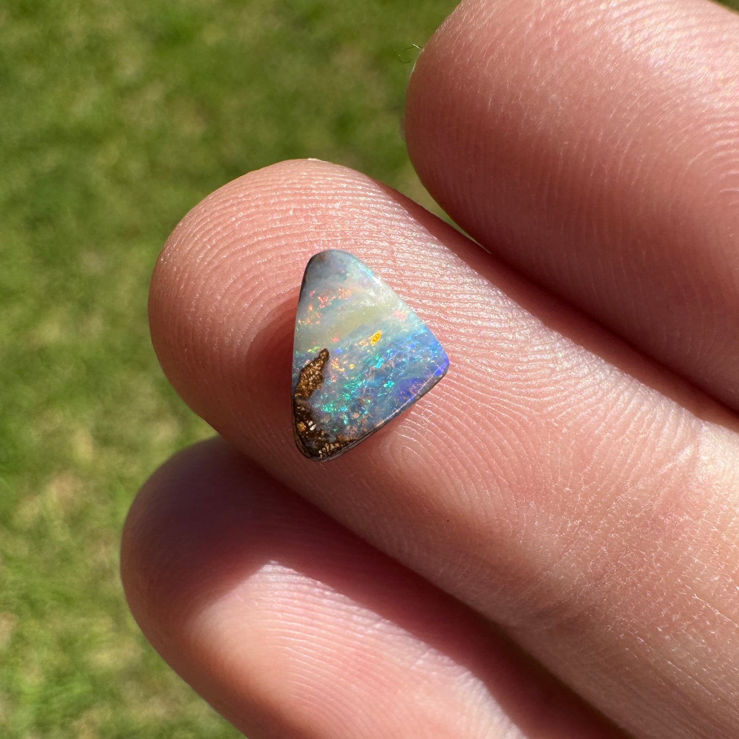 0.77 Ct extra small boulder opal - Broken River Mining