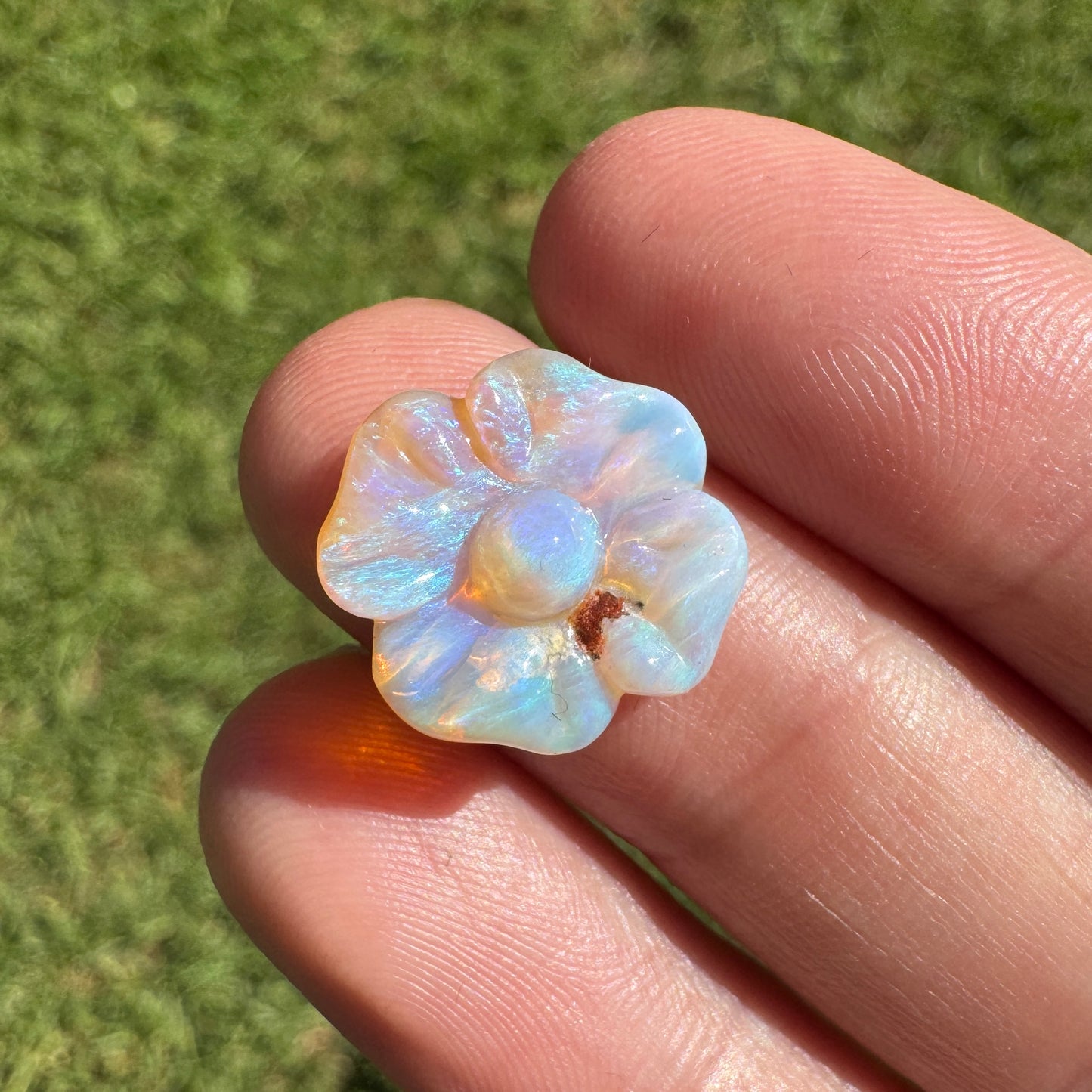 4.54 Ct carved flower opal