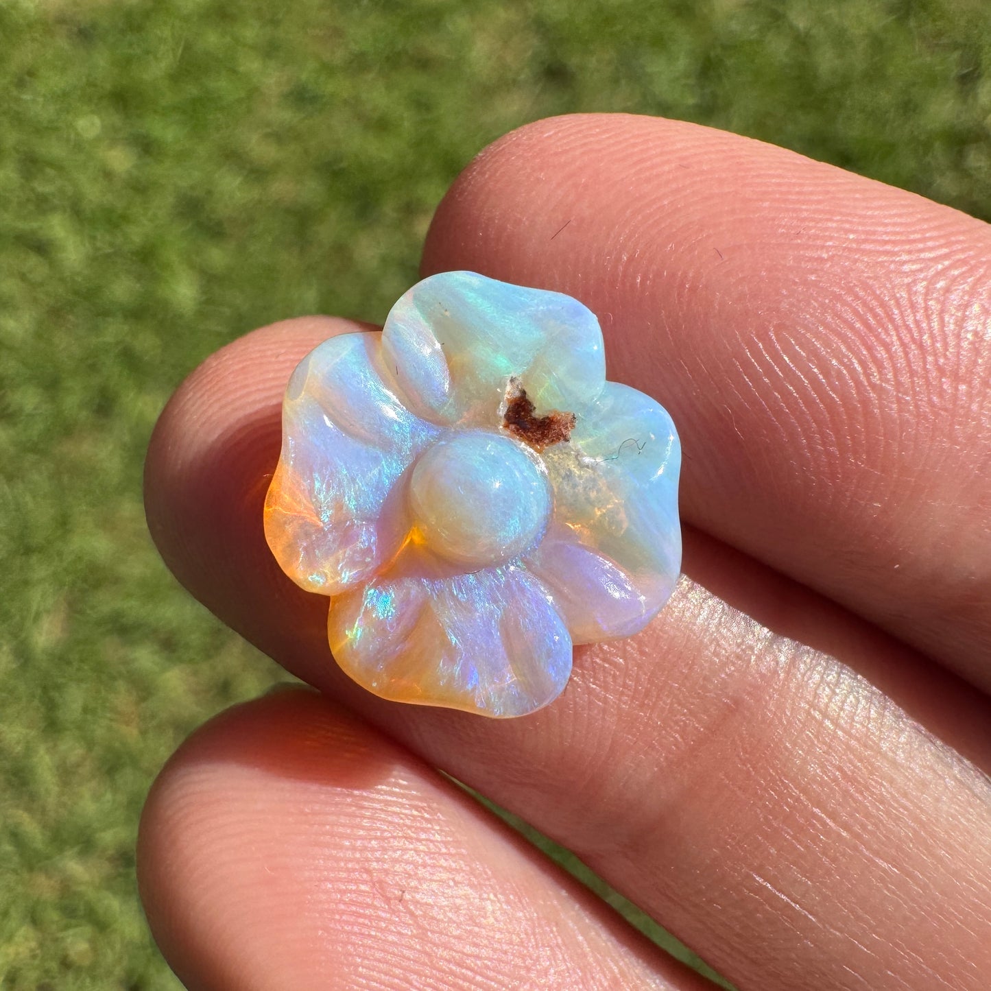 4.54 Ct carved flower opal