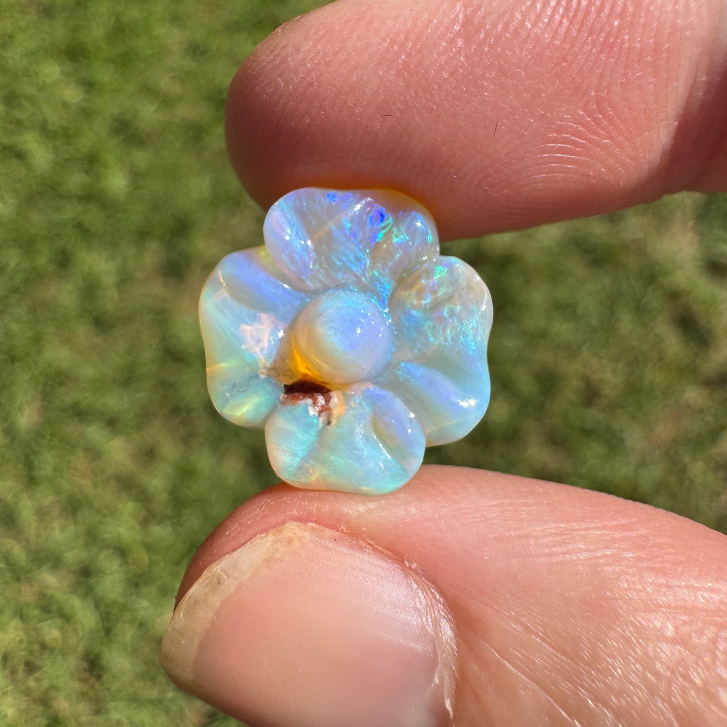 4.54 Ct carved flower opal