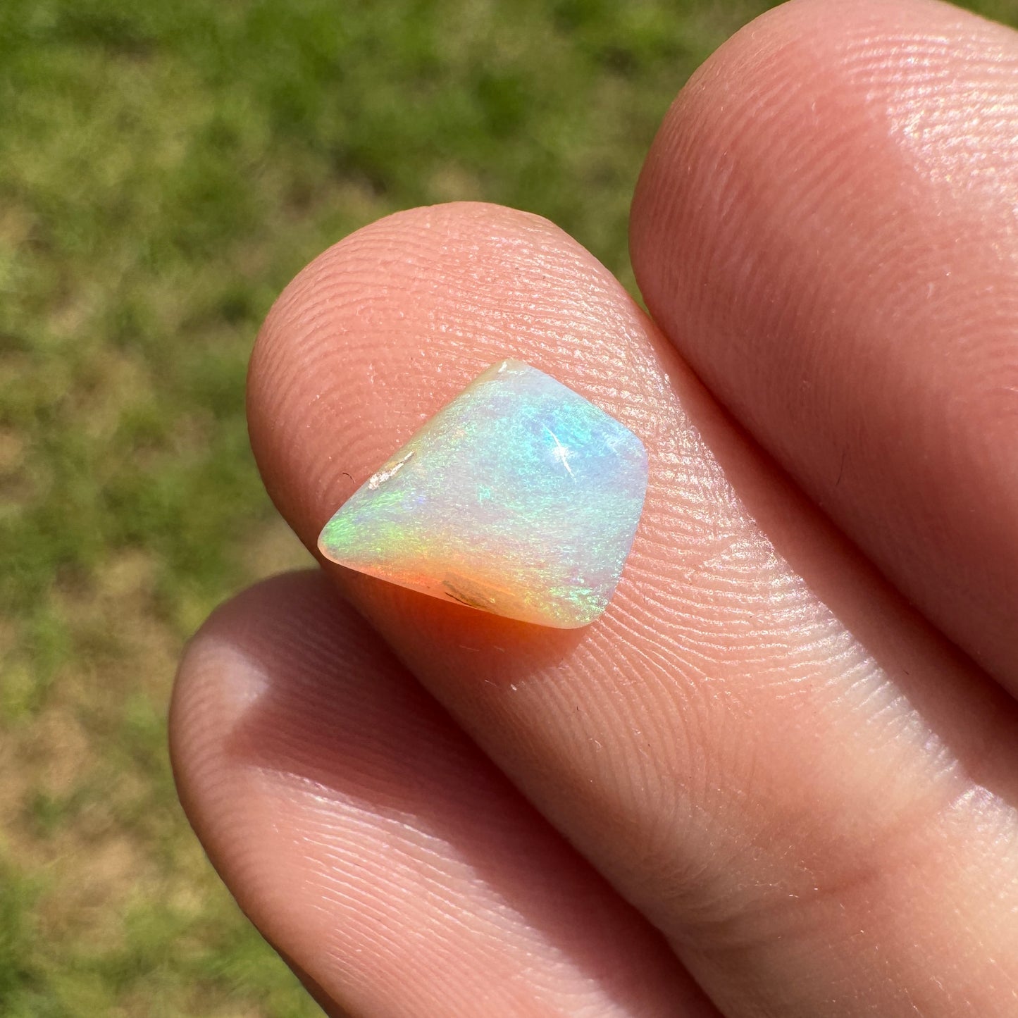 0.85 Ct extra small crystal opal