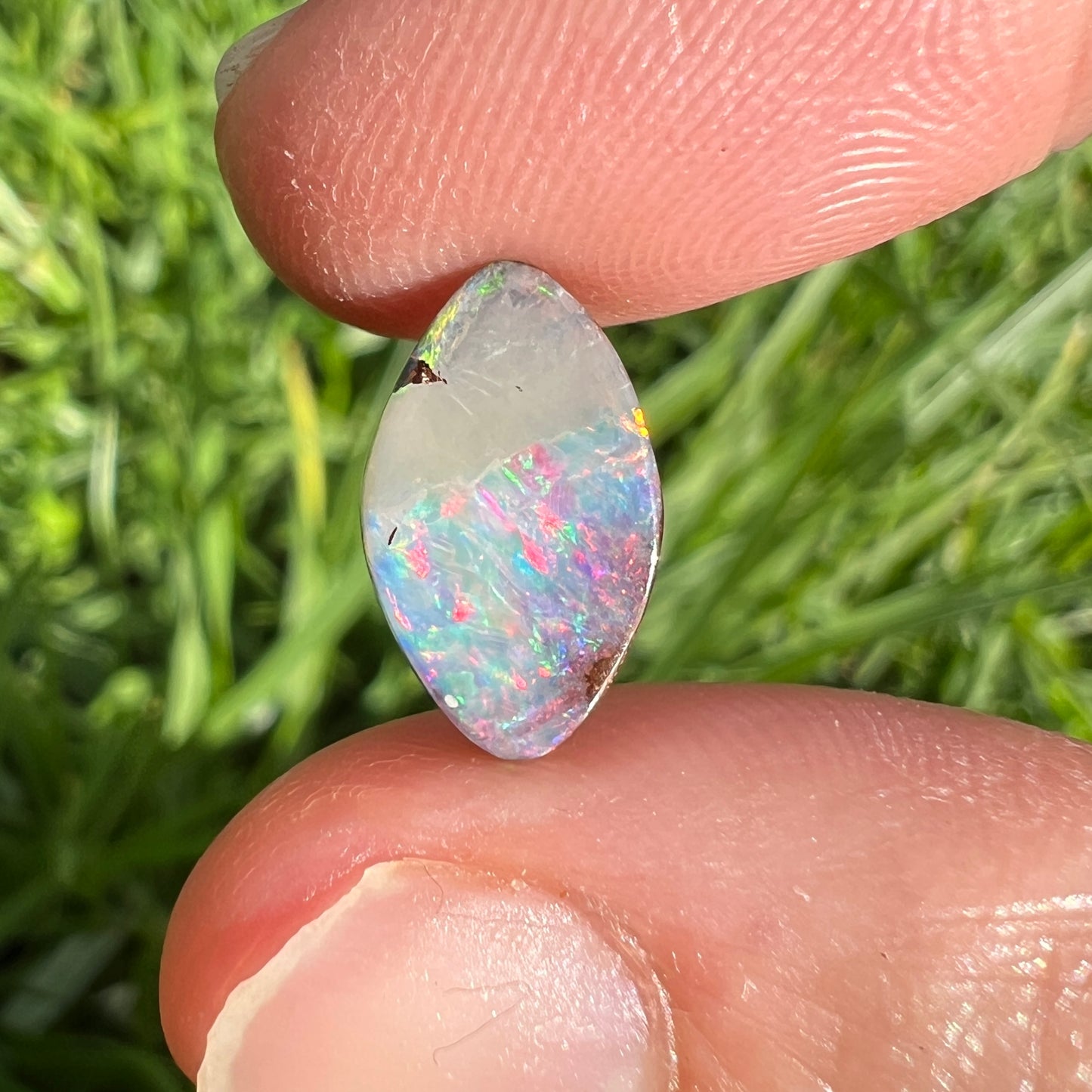 2.72 Ct rainbow boulder opal