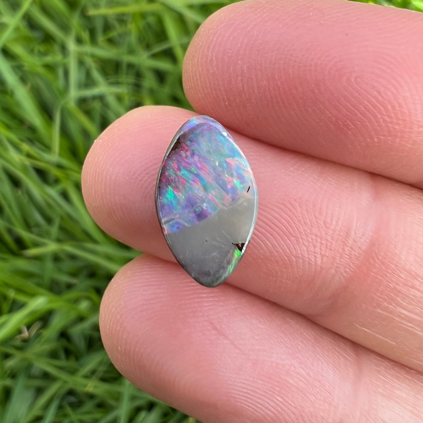 2.72 Ct rainbow boulder opal