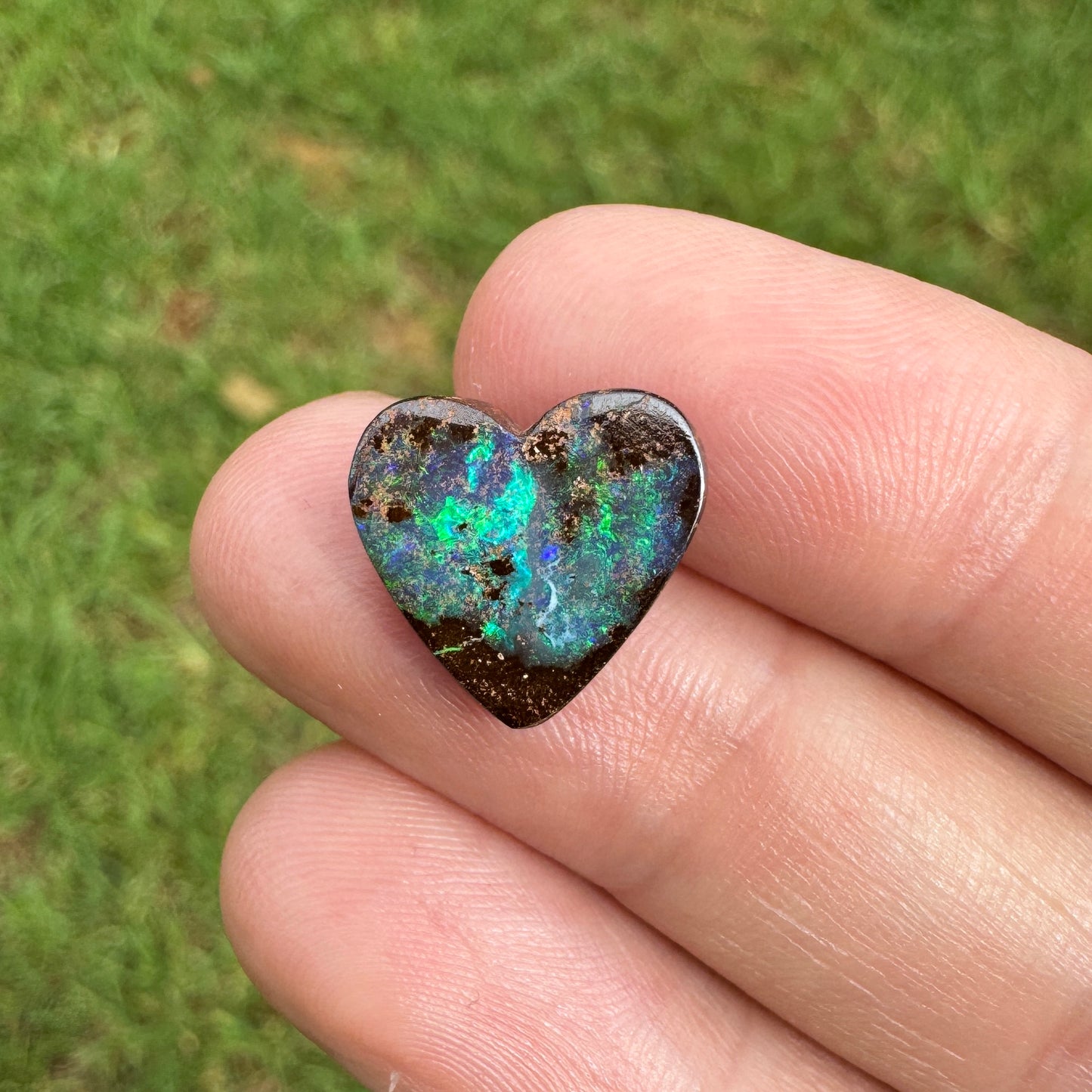 4.70 Ct heart boulder opal
