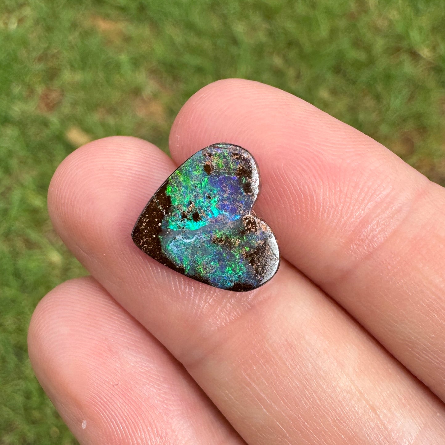 4.70 Ct heart boulder opal