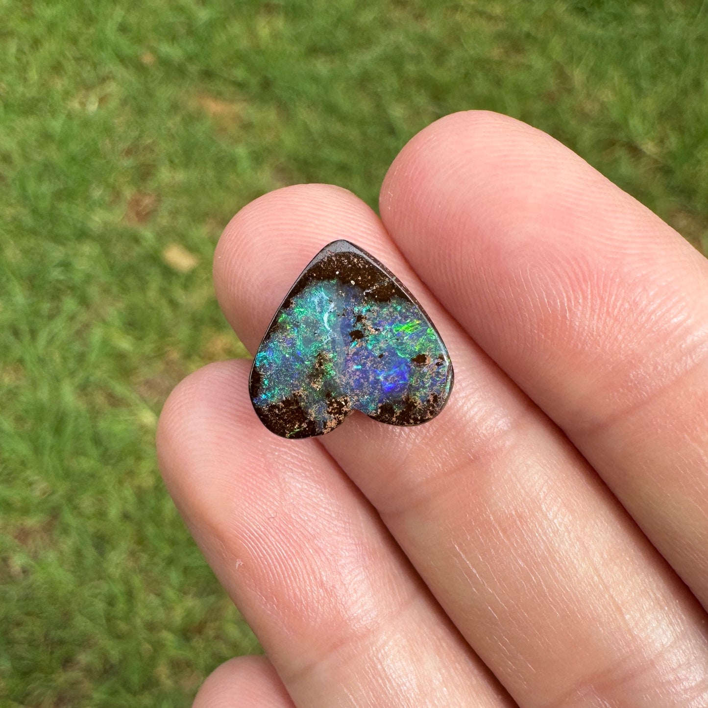 4.70 Ct heart boulder opal