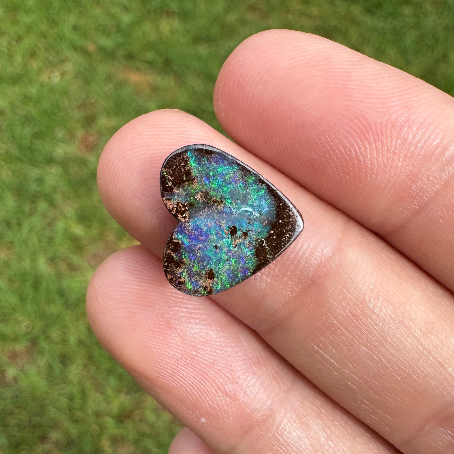 4.70 Ct heart boulder opal