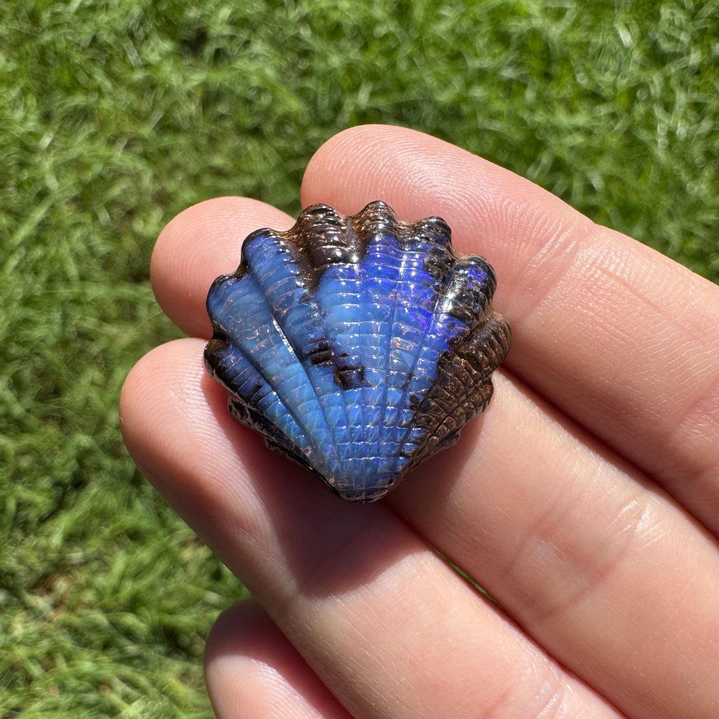34.74 Ct fan shell boulder opal carving