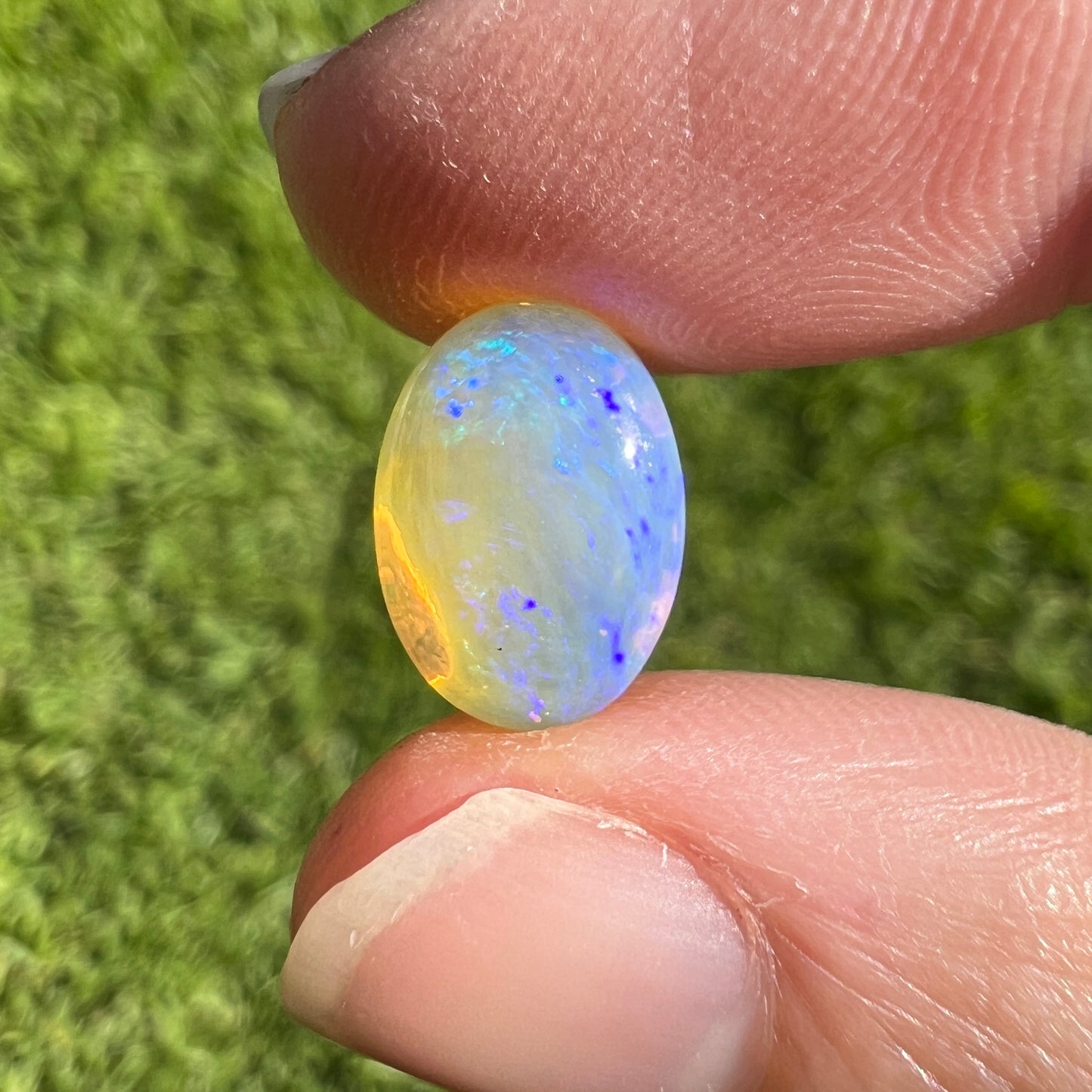 2.84 Ct small crystal opal