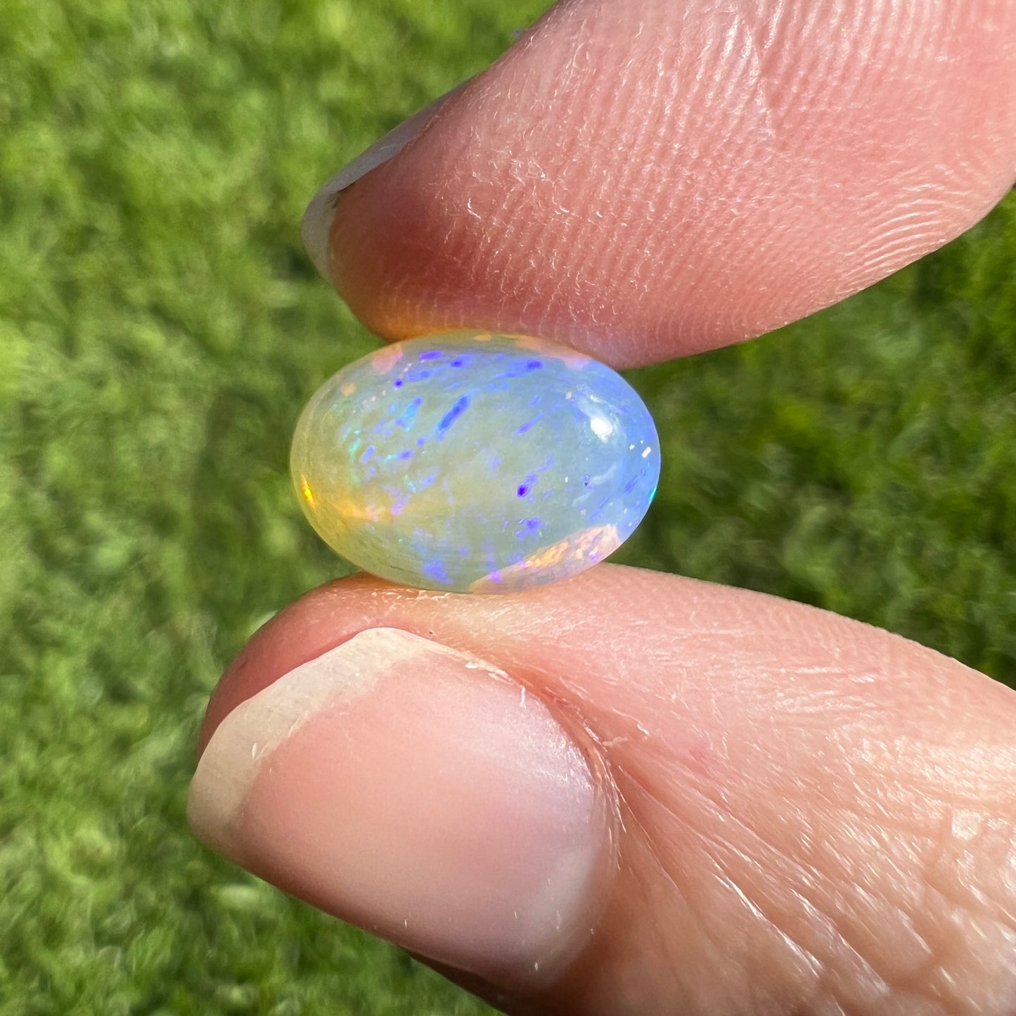 2.84 Ct small crystal opal