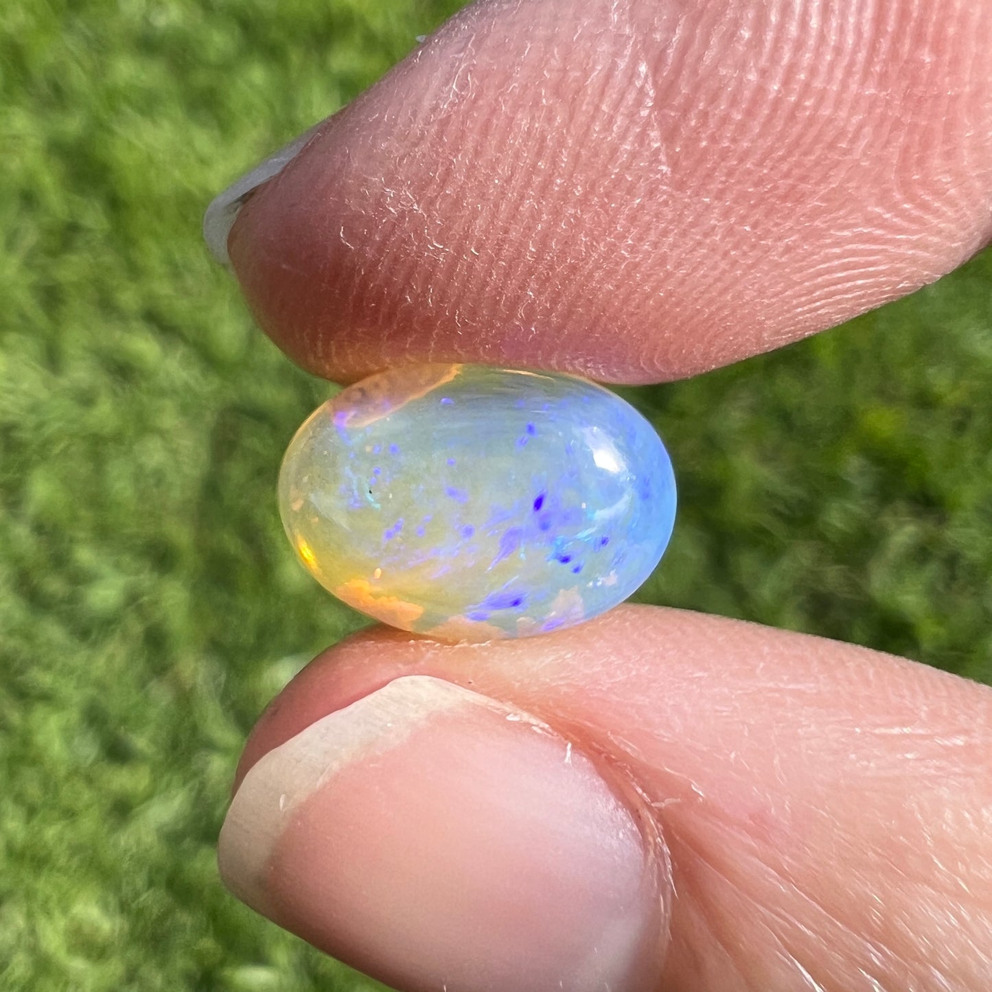 2.84 Ct small crystal opal