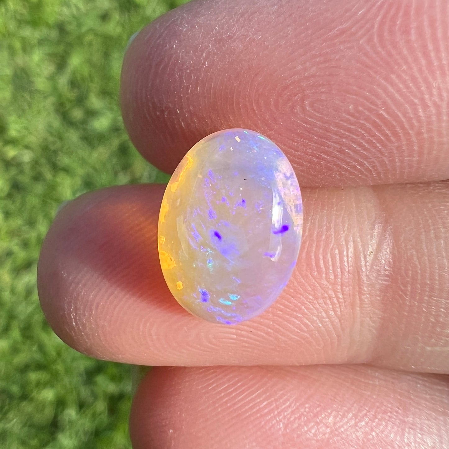 2.84 Ct small crystal opal