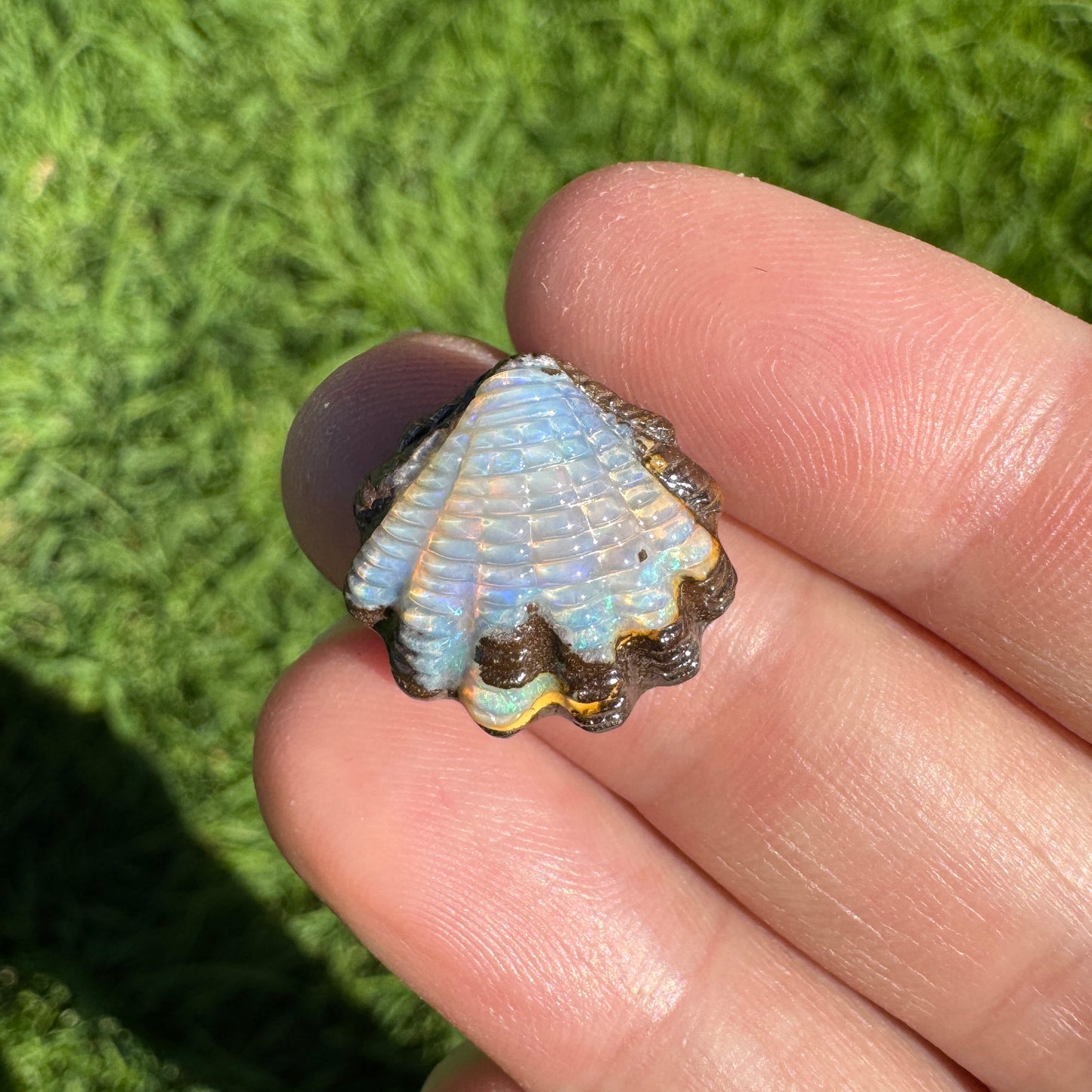 10.37 Ct fan shell boulder opal carving