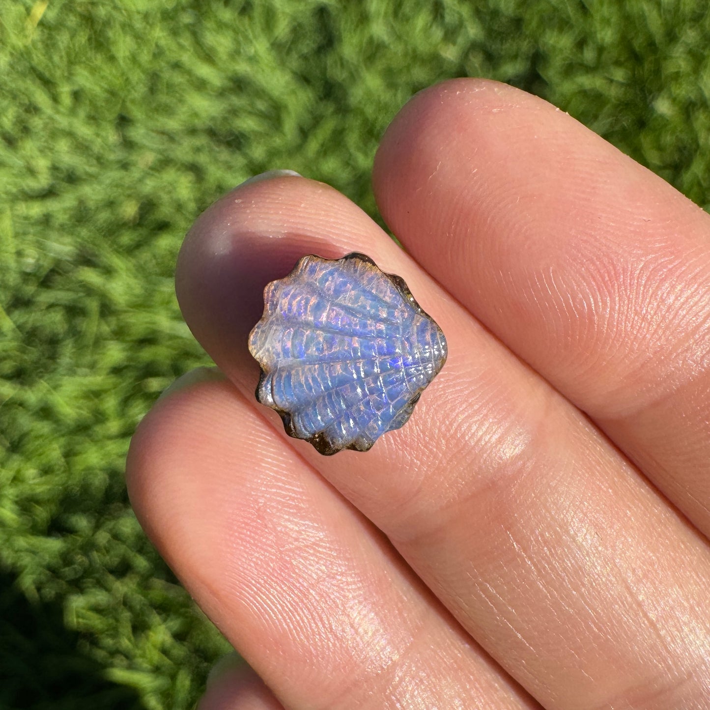3.53 Ct small fan shell boulder opal