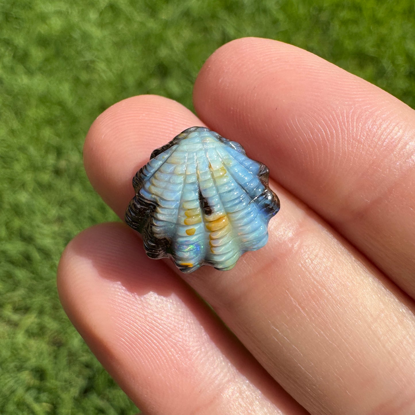 7.36 Ct fan shell boulder opal